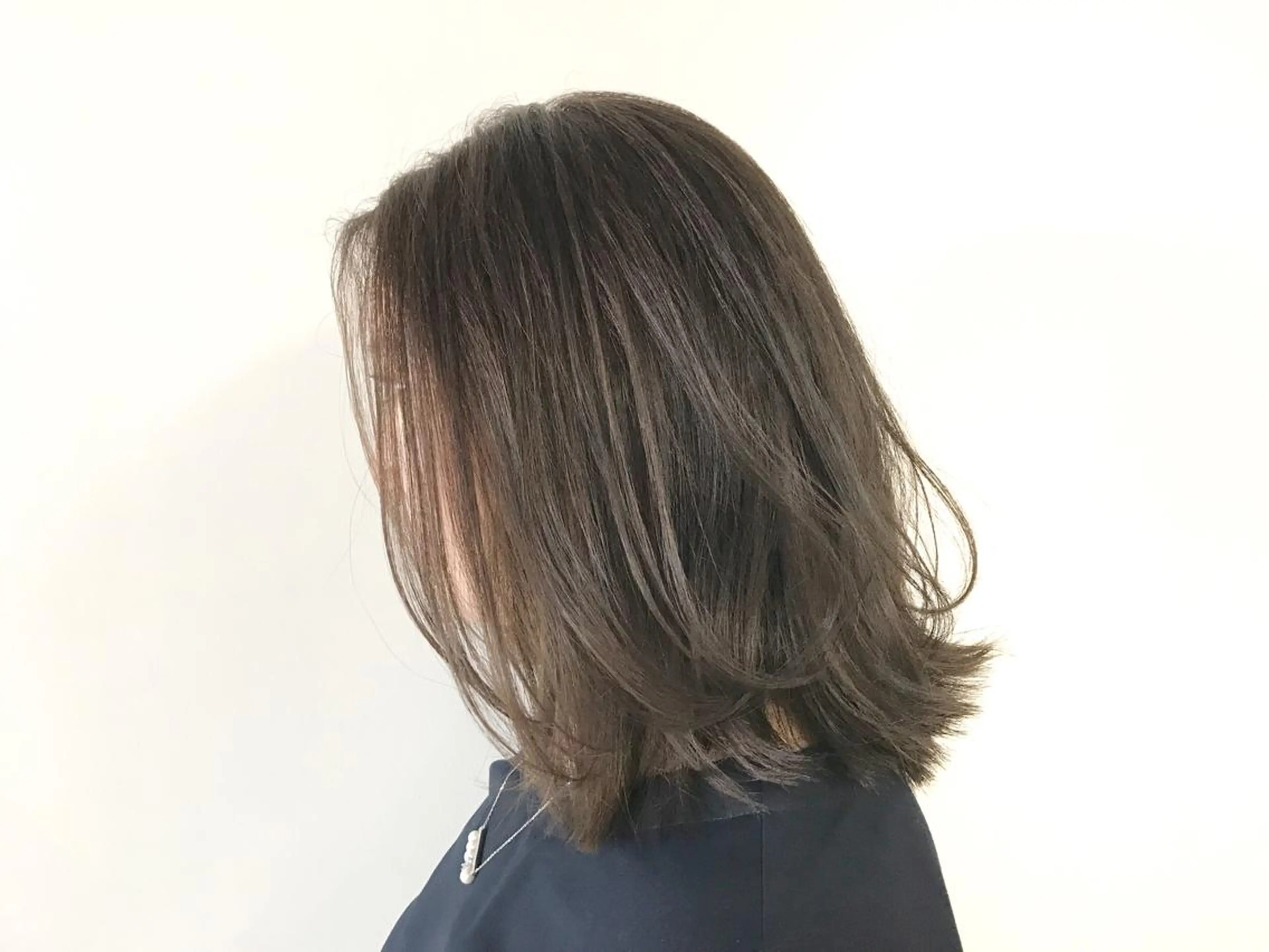 ミディアム カラー グレージュ 外ハネヘア ボブ/大人ヘア k-two濱田のヘアスタイル