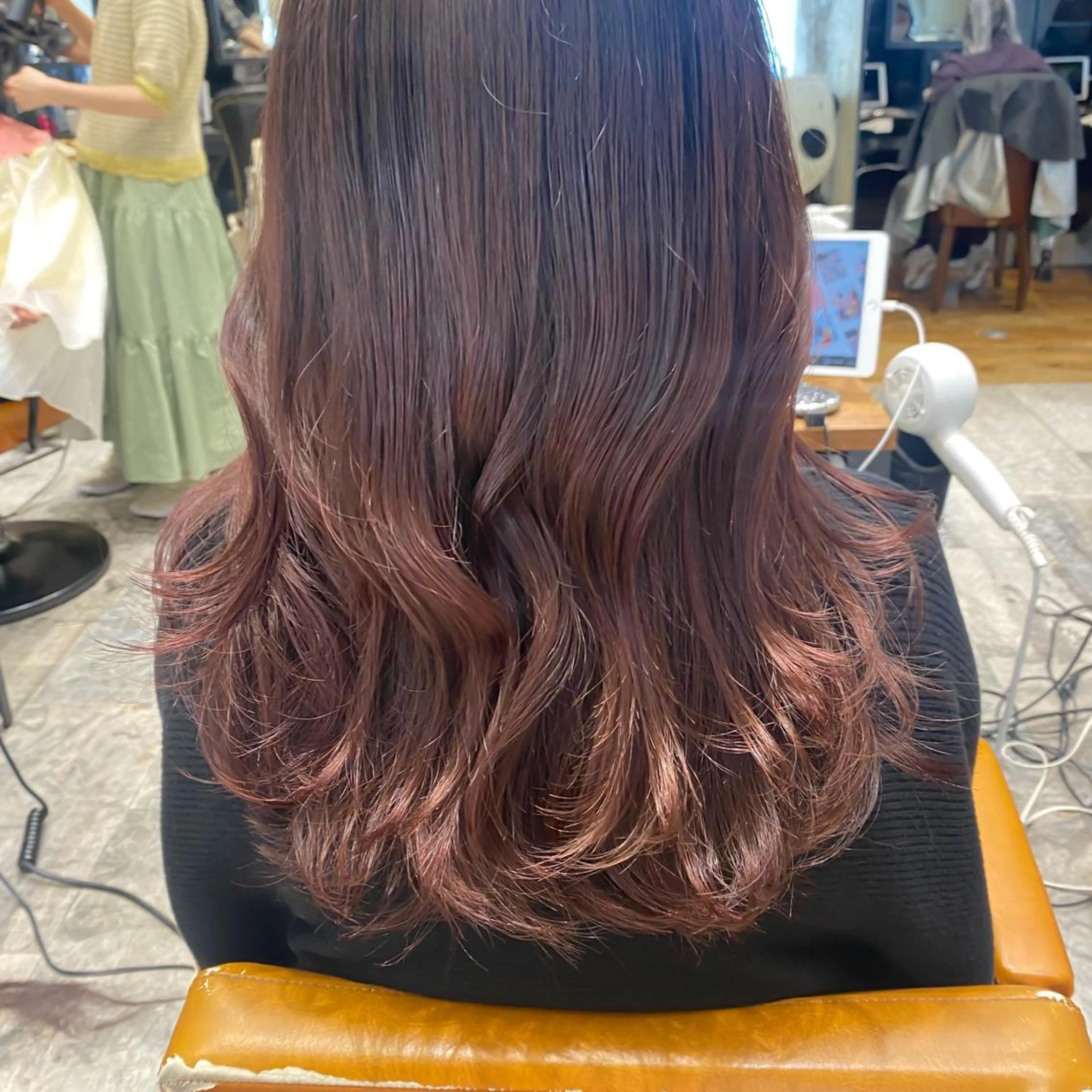 ロング カラー カシス ピンクカラー レイヤーカット 顔周り/くびれヘア 韓国ヘア💕風間るなのヘアスタイル