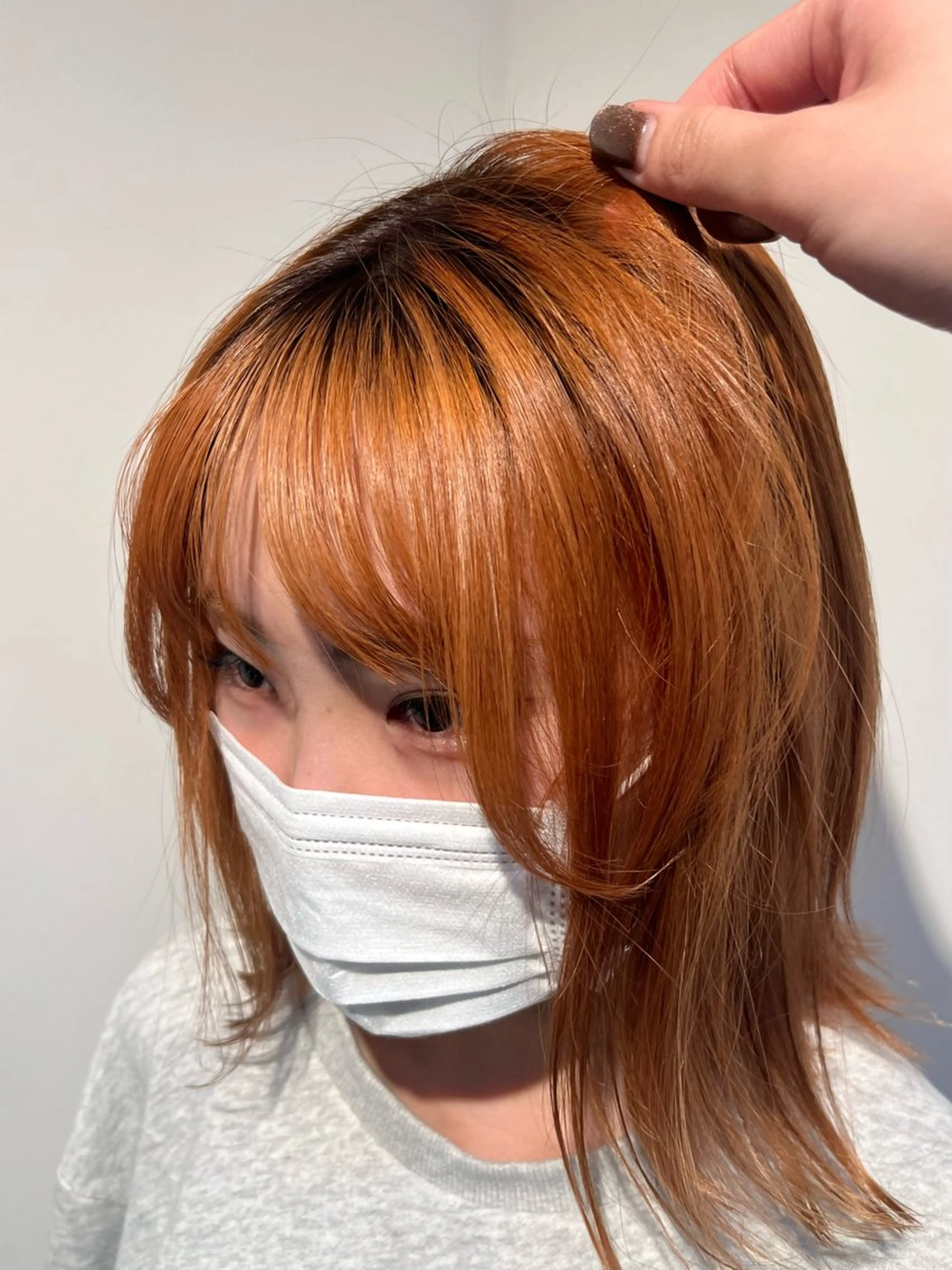 ミディアム カラー ブリーチ オレンジ ピンクカラー 本木下朋花/髪質 改善×ダブルカラーのヘアスタイル