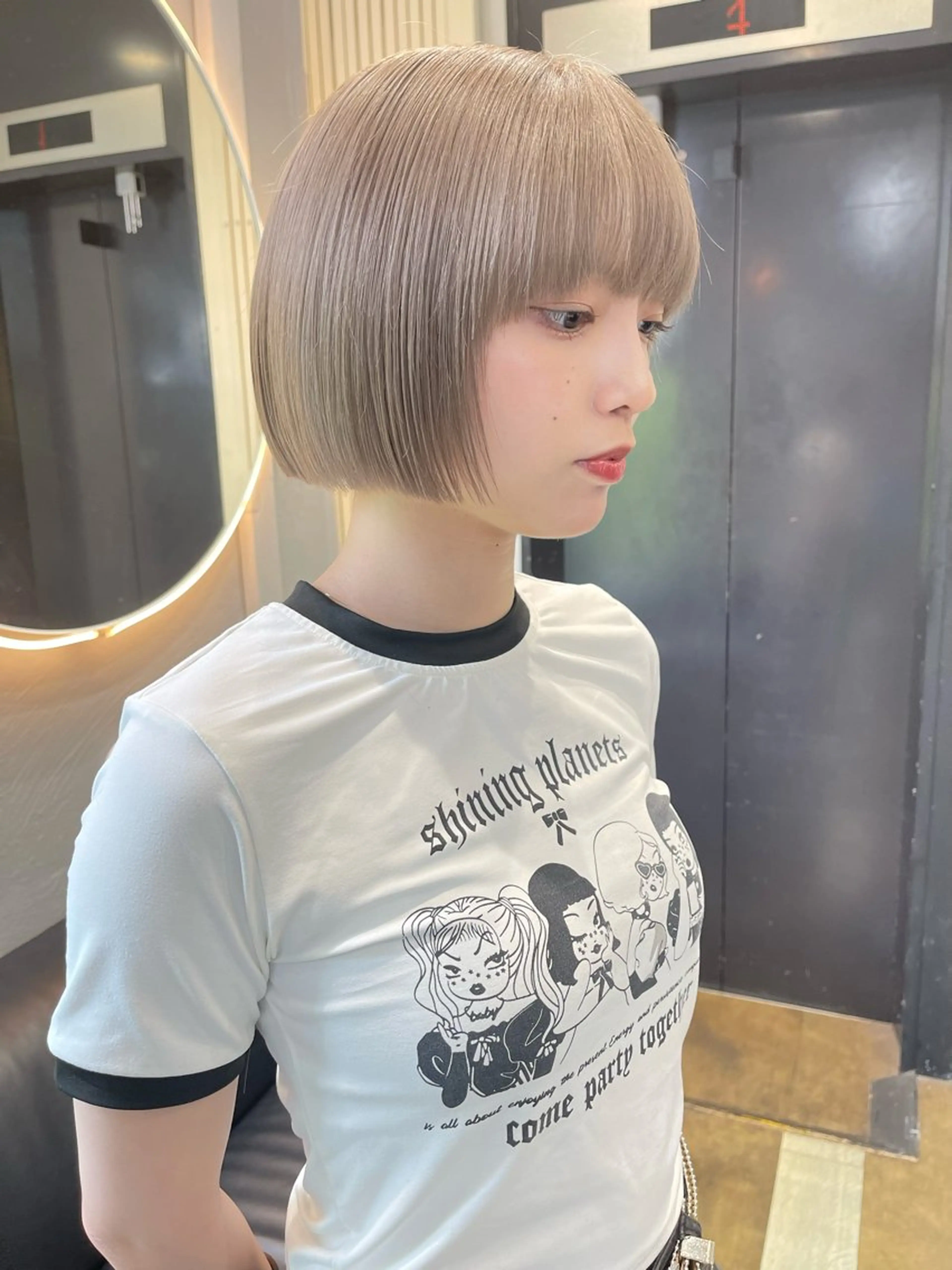 ショート 髪質改善 レイヤーカット トリートメント カット ヘアカラー トリートメント TATSUブリーチ/ ミルクティーベージュのヘアスタイル
