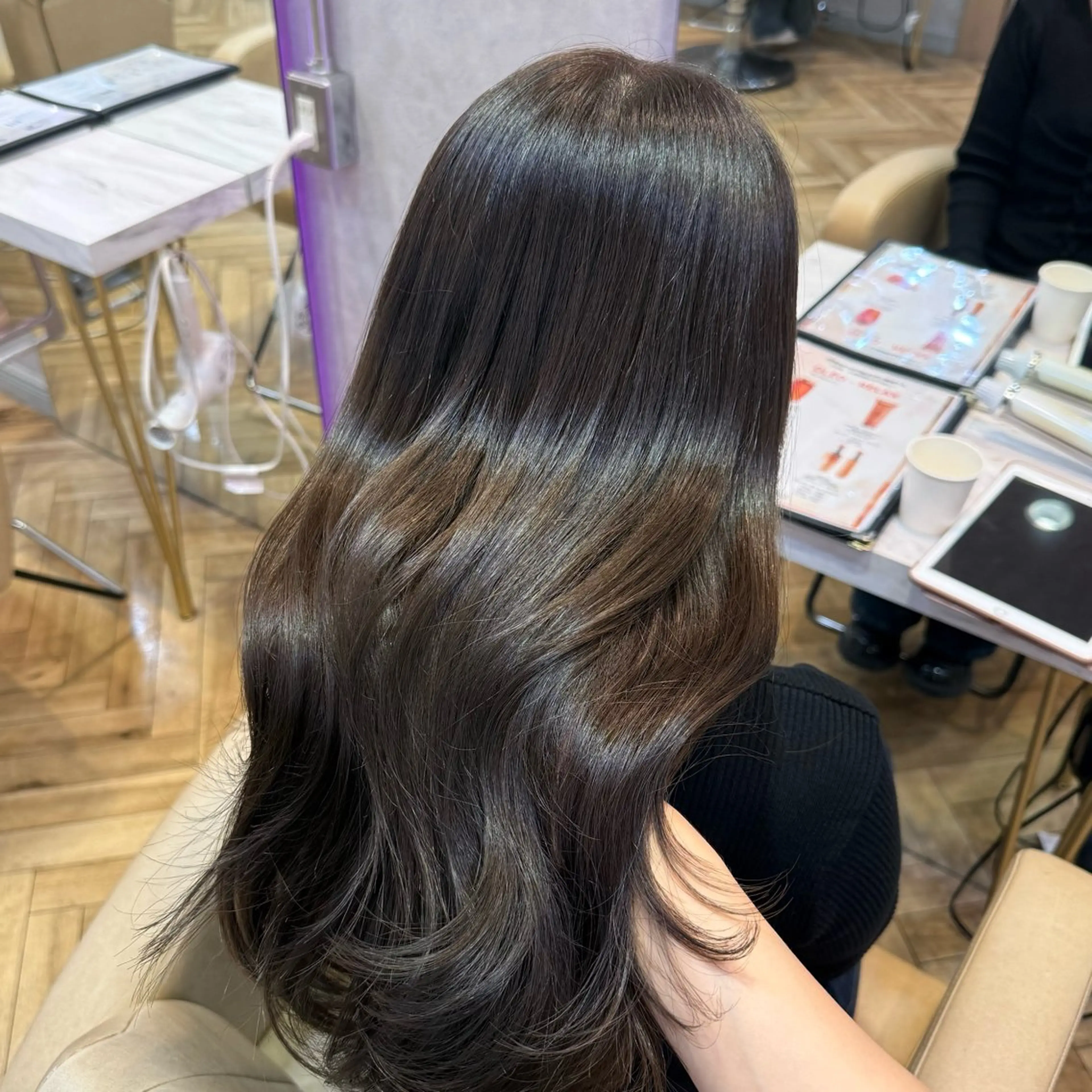 セミロング アッシュ アッシュグレー アッシュグレージュ カット ヘアカラー トリートメント 韓国ヘア/艶髪/ 透明感カラー/つぐみのヘアスタイル