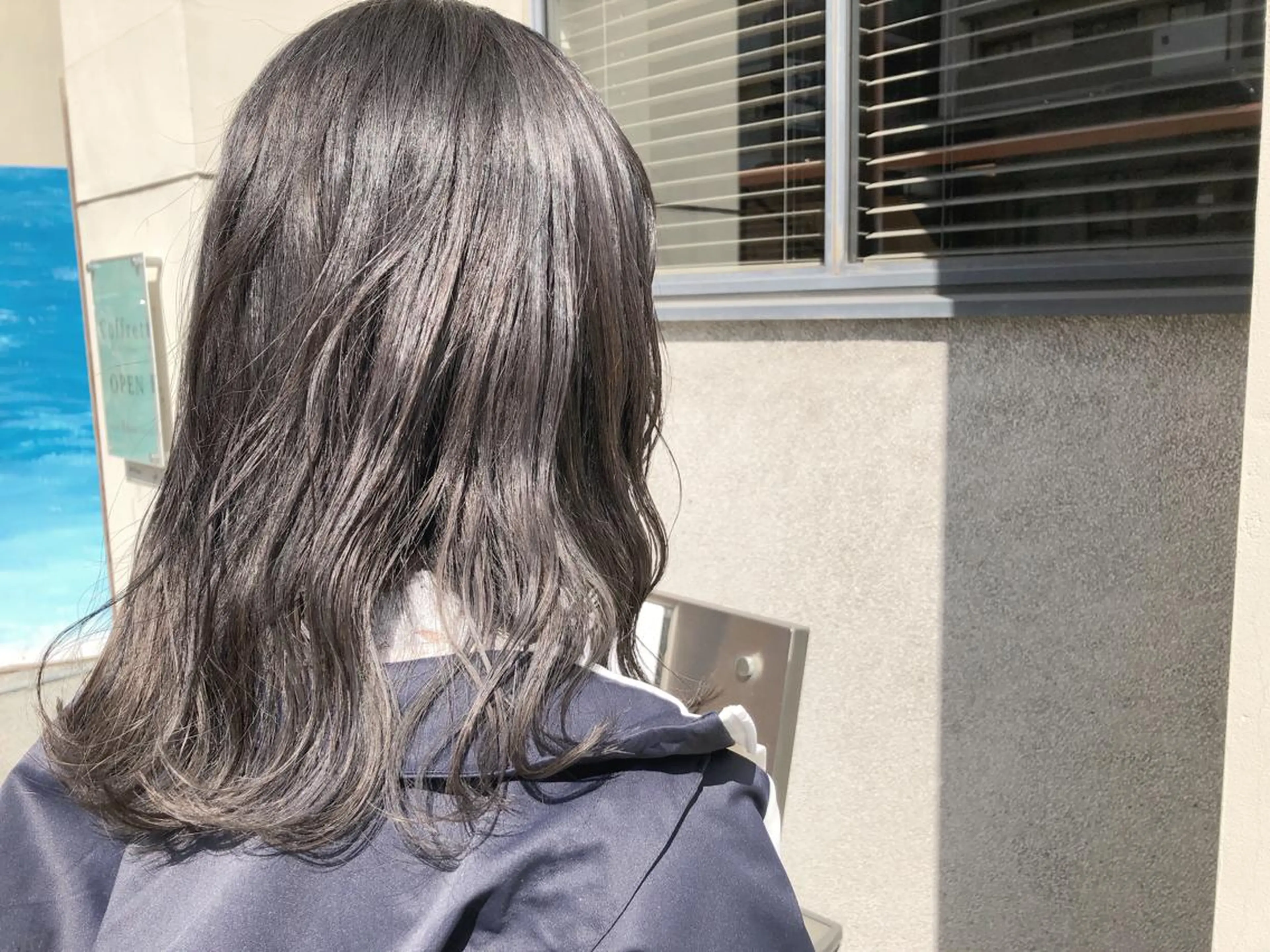 ミディアム カラー ダークグレー ダークグレージュ グレージュ メンズ レイヤー ウルフ 弓木啓輔のヘアスタイル