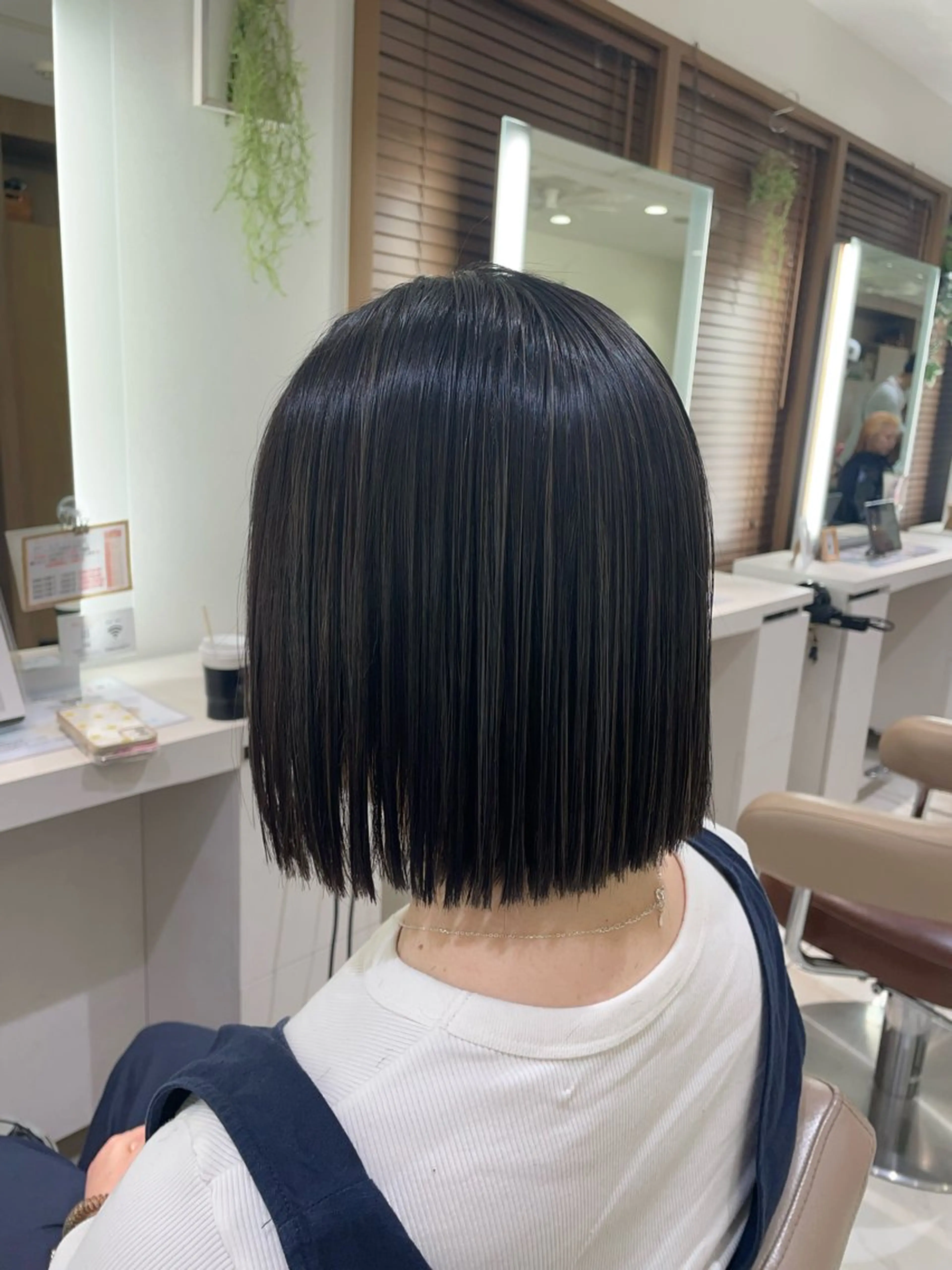 ショート カット ヘアカラー 清藤綾/脱白髪染め 白髪ぼかしハイライトのヘアスタイル