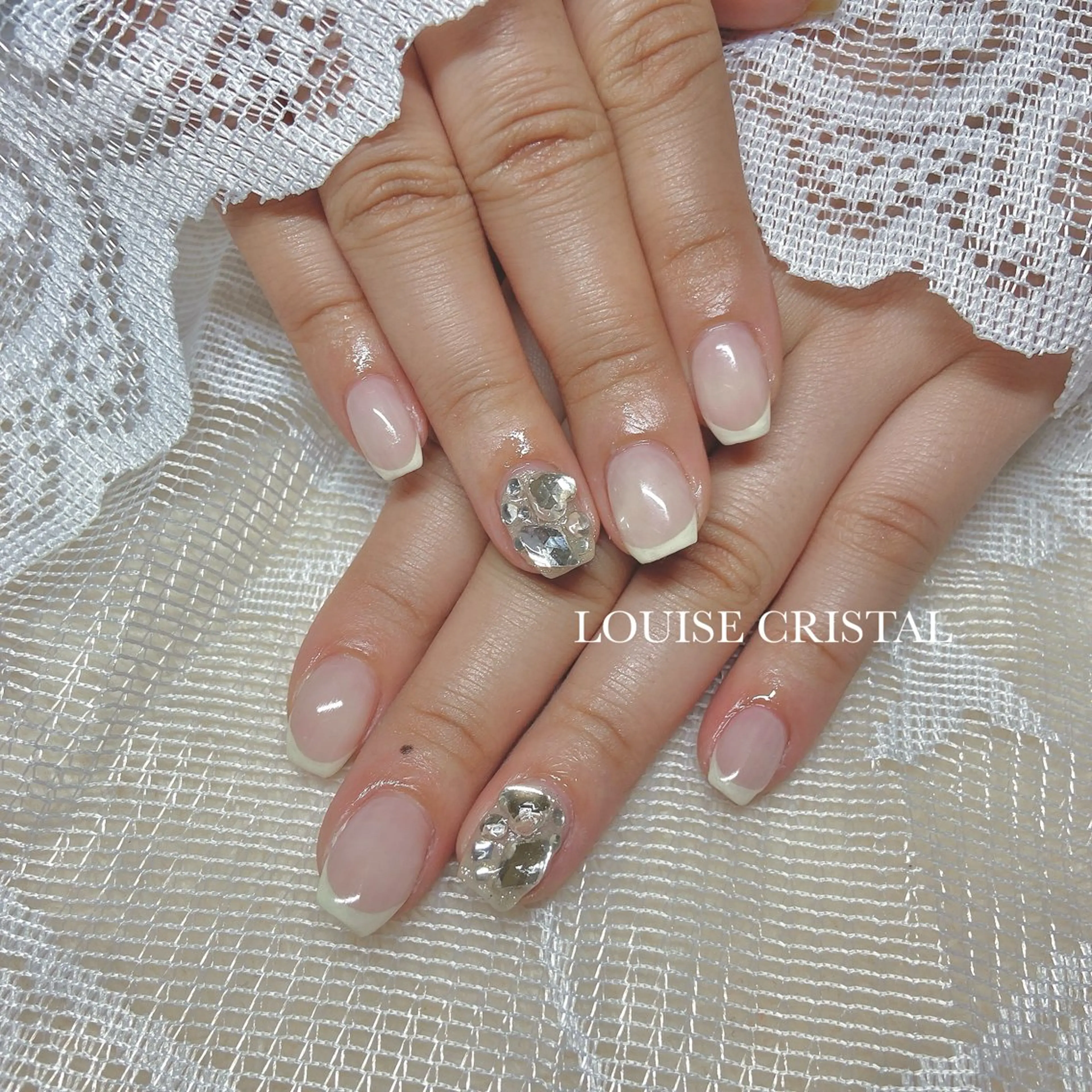 ネイル ハンドネイル LOUISE CRYSTALのネイルデザイン