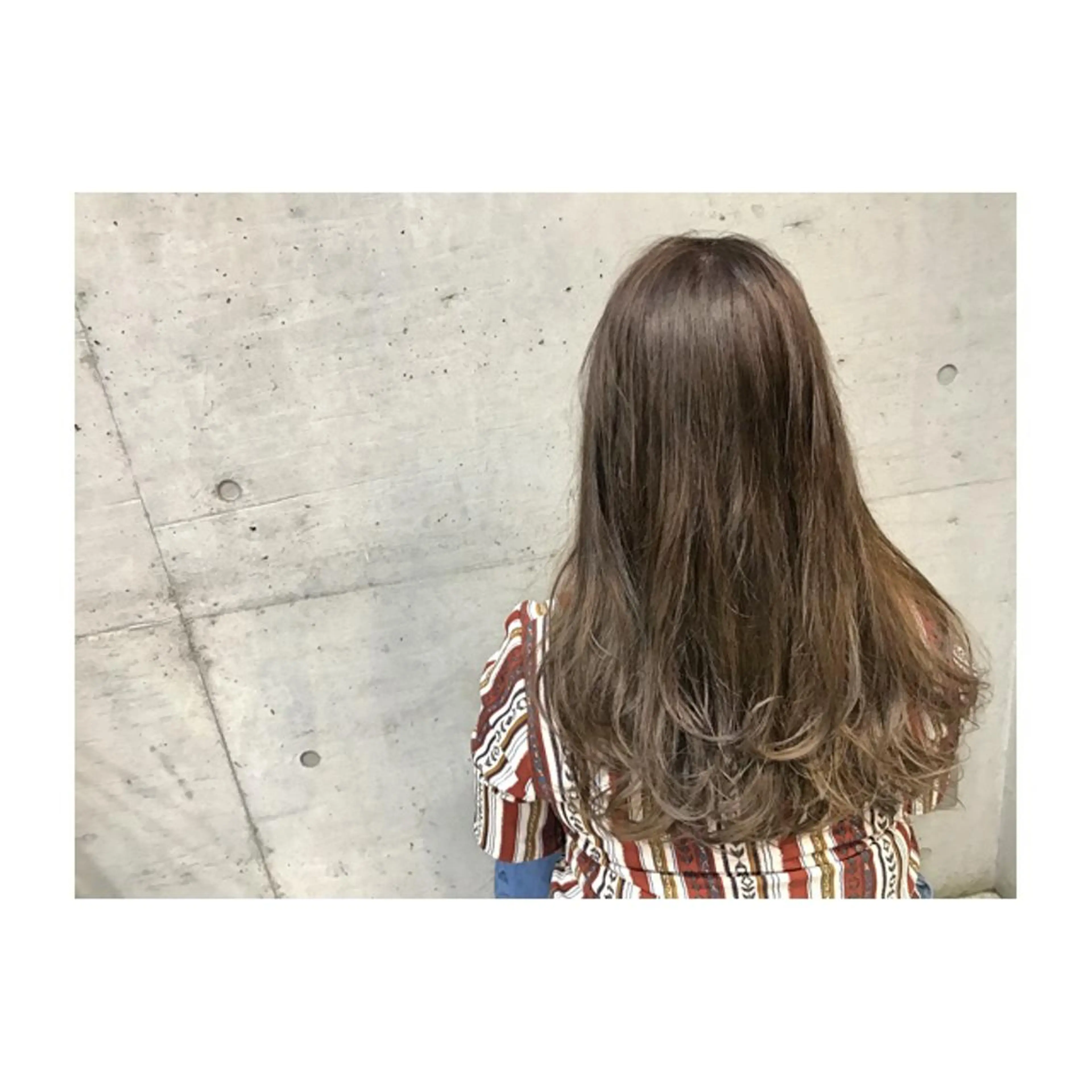 ロング カラー アッシュ アッシュグレー ブリーチ グラデーションカラー 大栗 佑也  髪質改善のヘアスタイル