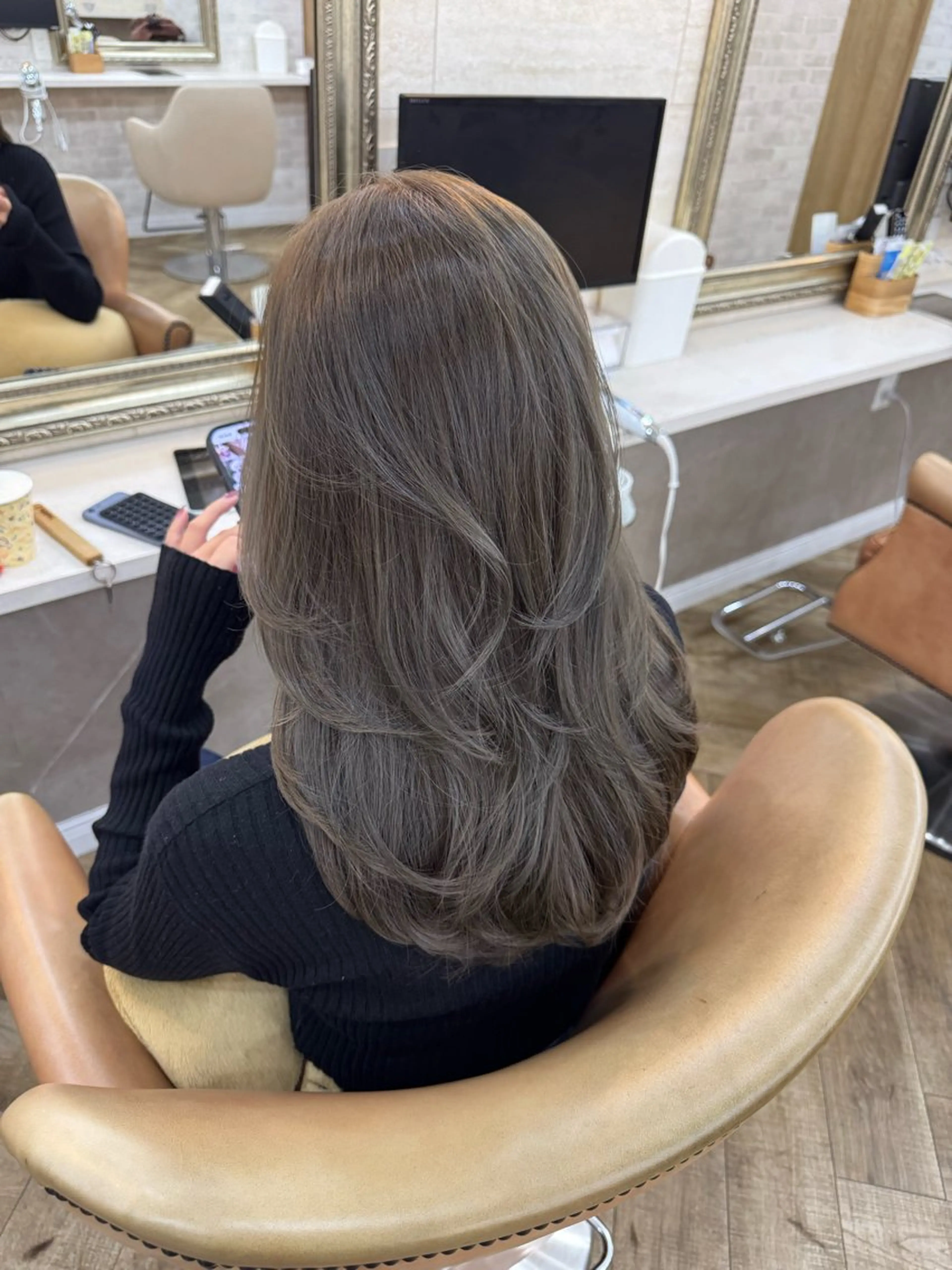 ミディアム カラー レイヤーカット// メイのヘアスタイル