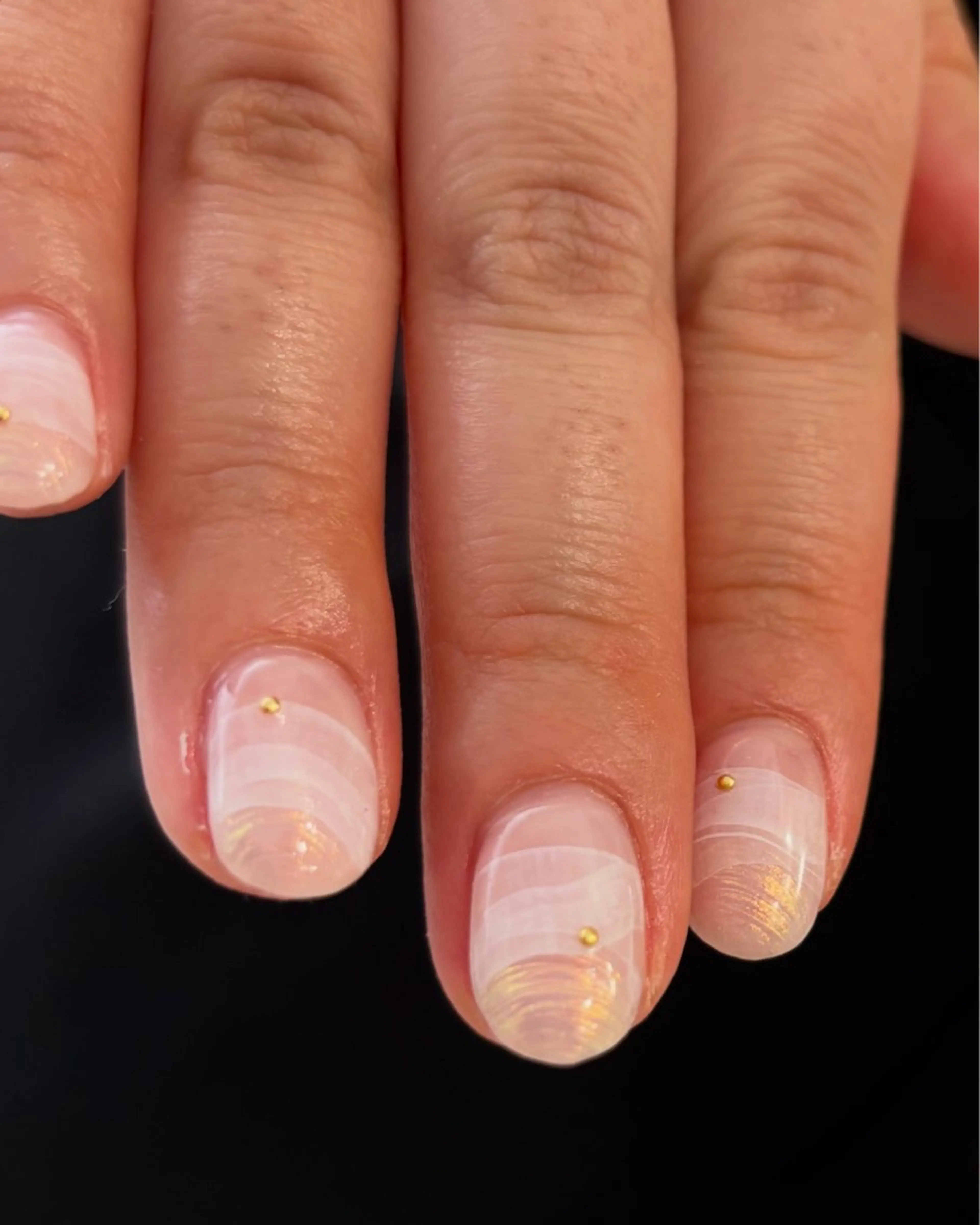 ネイル ハンドネイル une／YUKINA 🫧大人nuanceのネイルデザイン