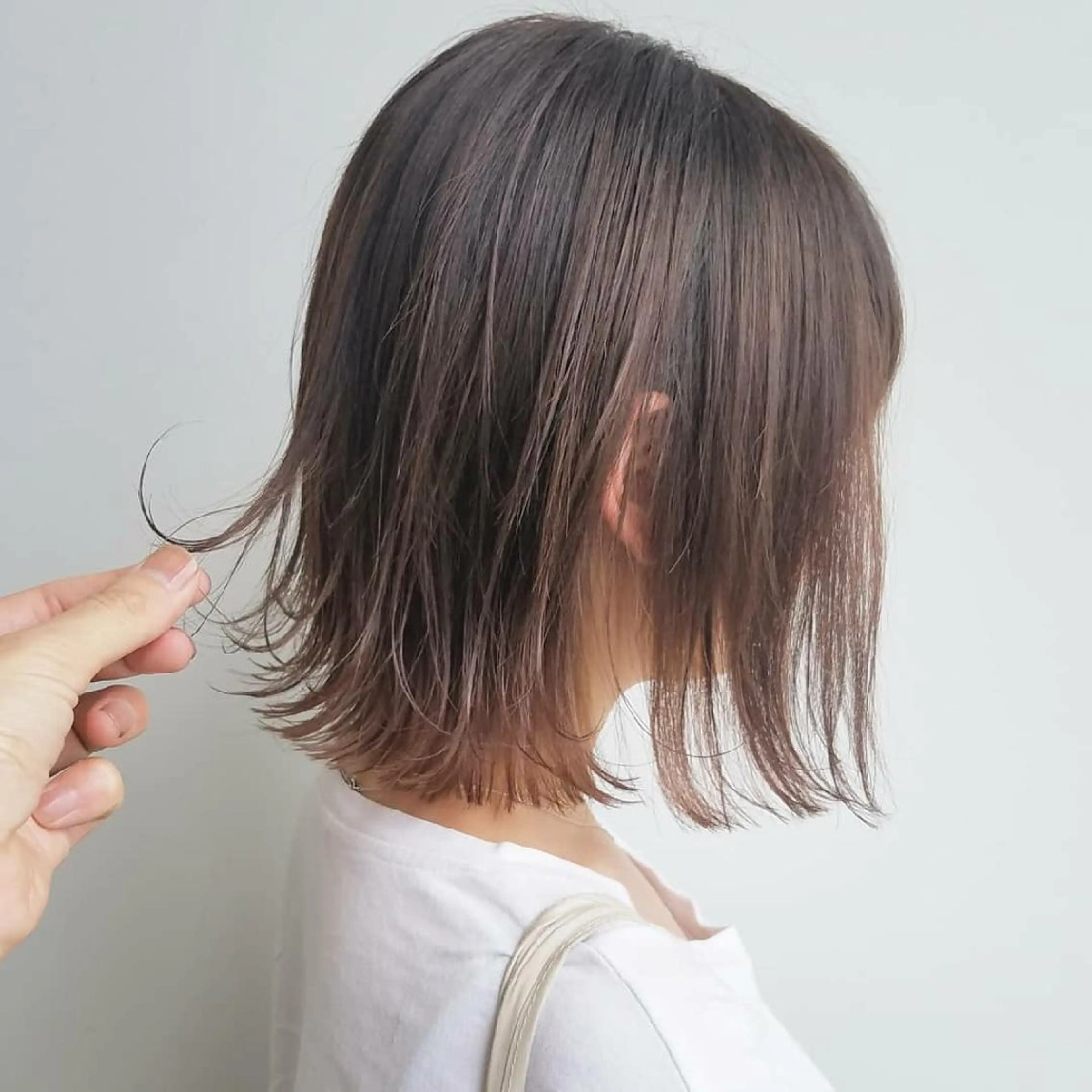 ショート カラー 切りっぱなしボブ ボブ iplus まつげ、眉毛、耳つぼのマツエク・マツパデザイン