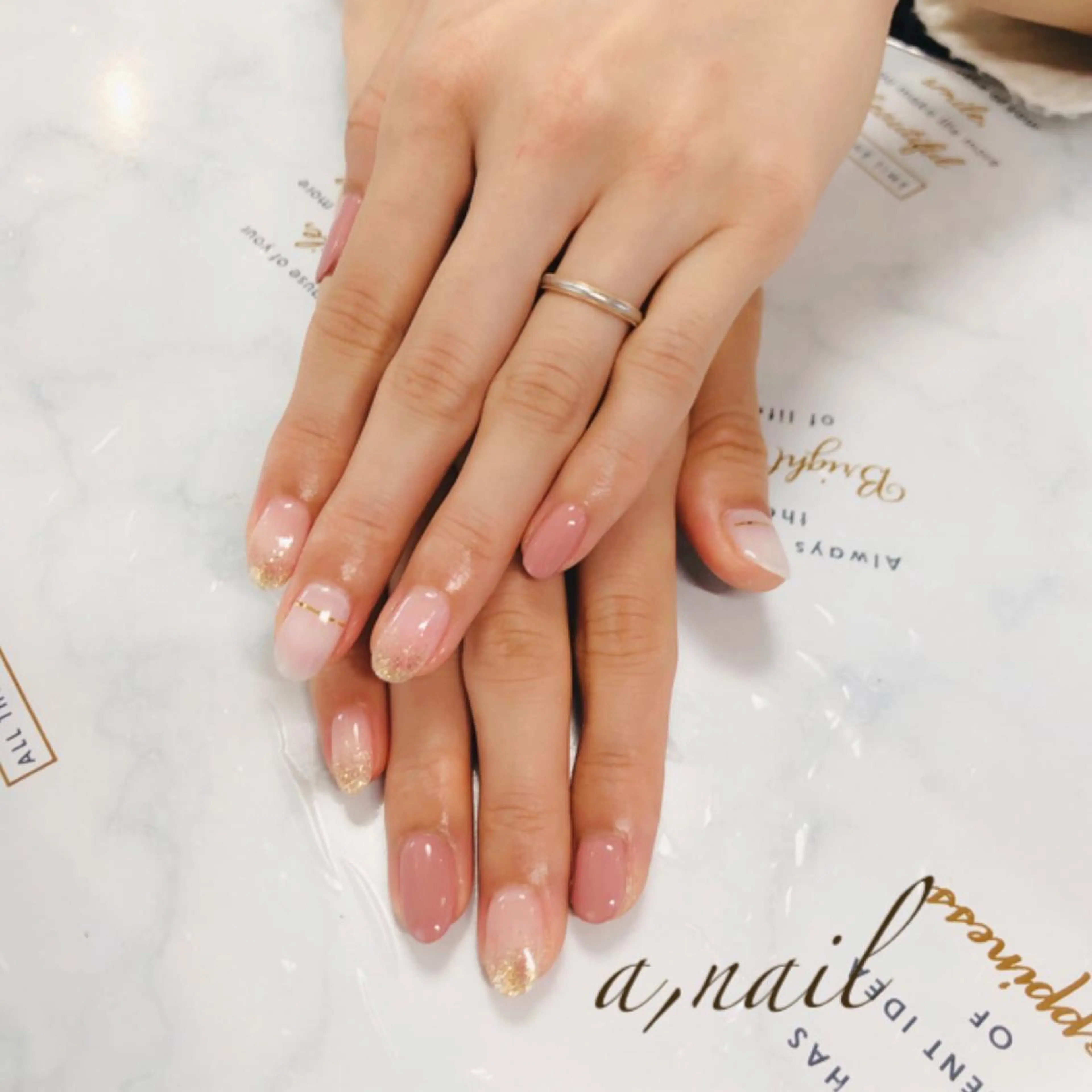 ネイル フットネイル ジェルネイル グラデーション ラメ(グリッター) ラメグラデーション ハンドネイル ネイルサロン エーネイルのネイルデザイン