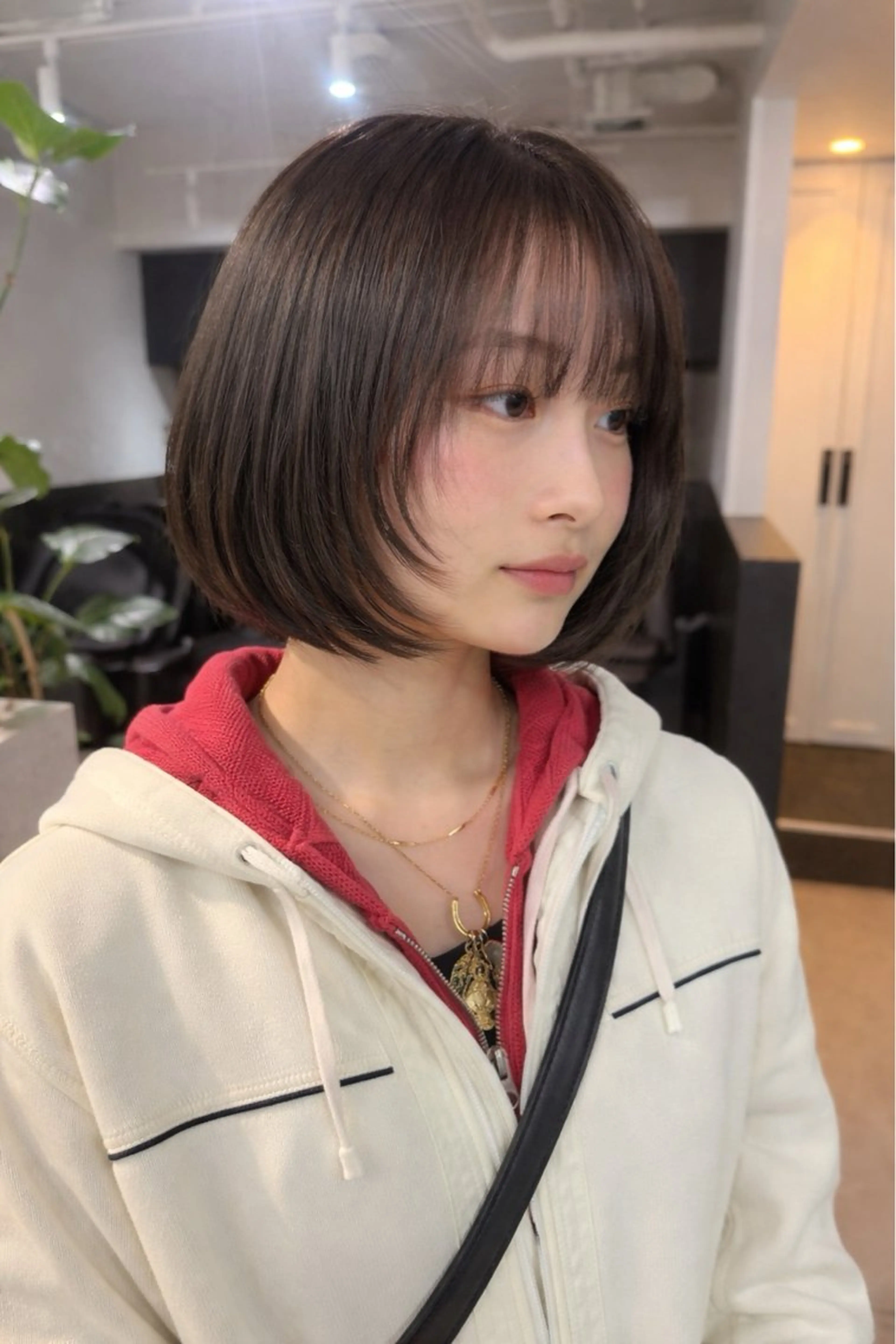 ミディアム ボブ レイヤーカット カット ヘアカラー トリートメント 丸みショートボブ Narumi✂︎のヘアスタイル