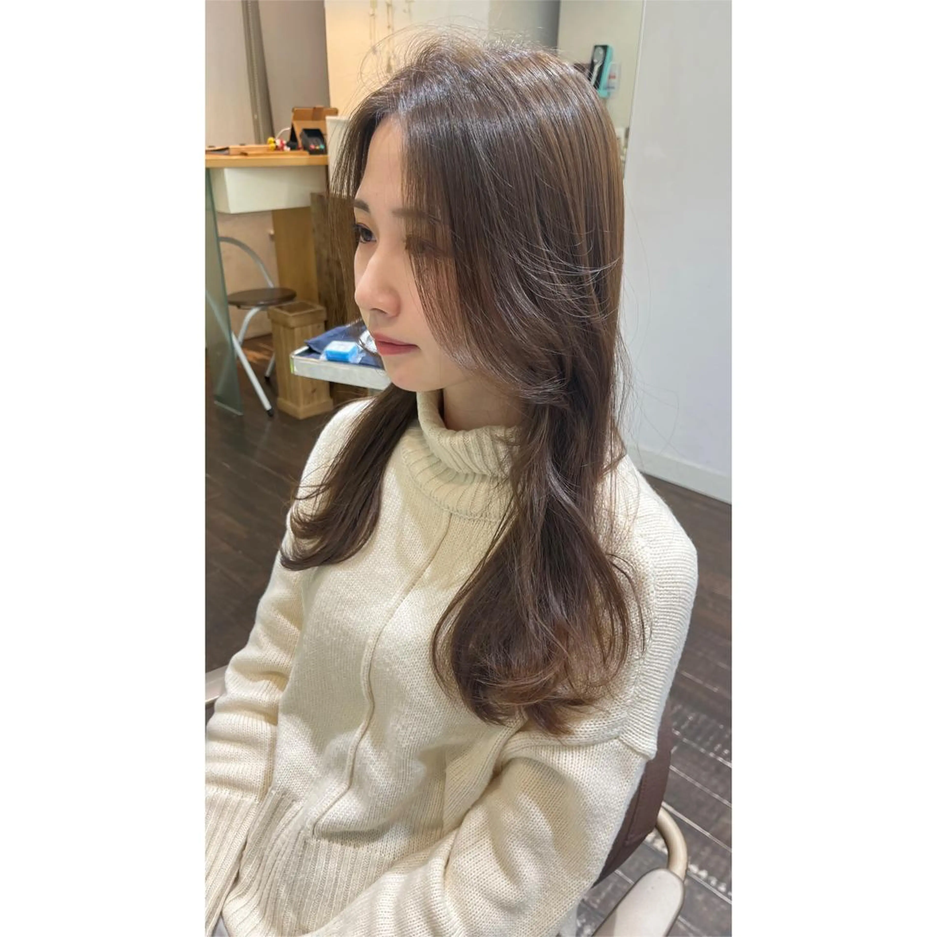 セミロング タンバルモリパーマ 礒井メンキのヘアスタイル