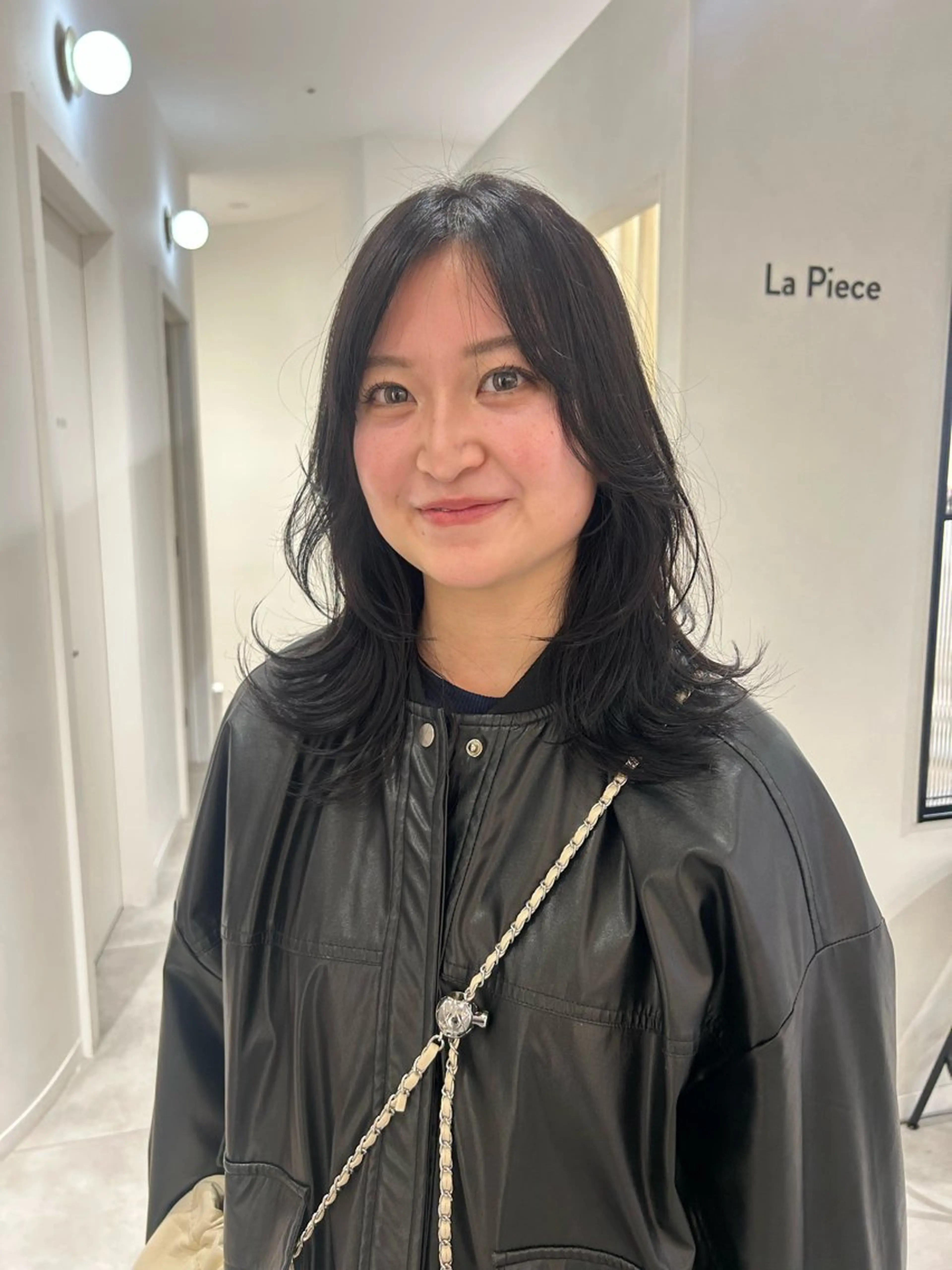 ミディアム カラー レイヤーカット カット ヘアカラー オリーブベージュ/ ブリーチなし透明感のヘアスタイル