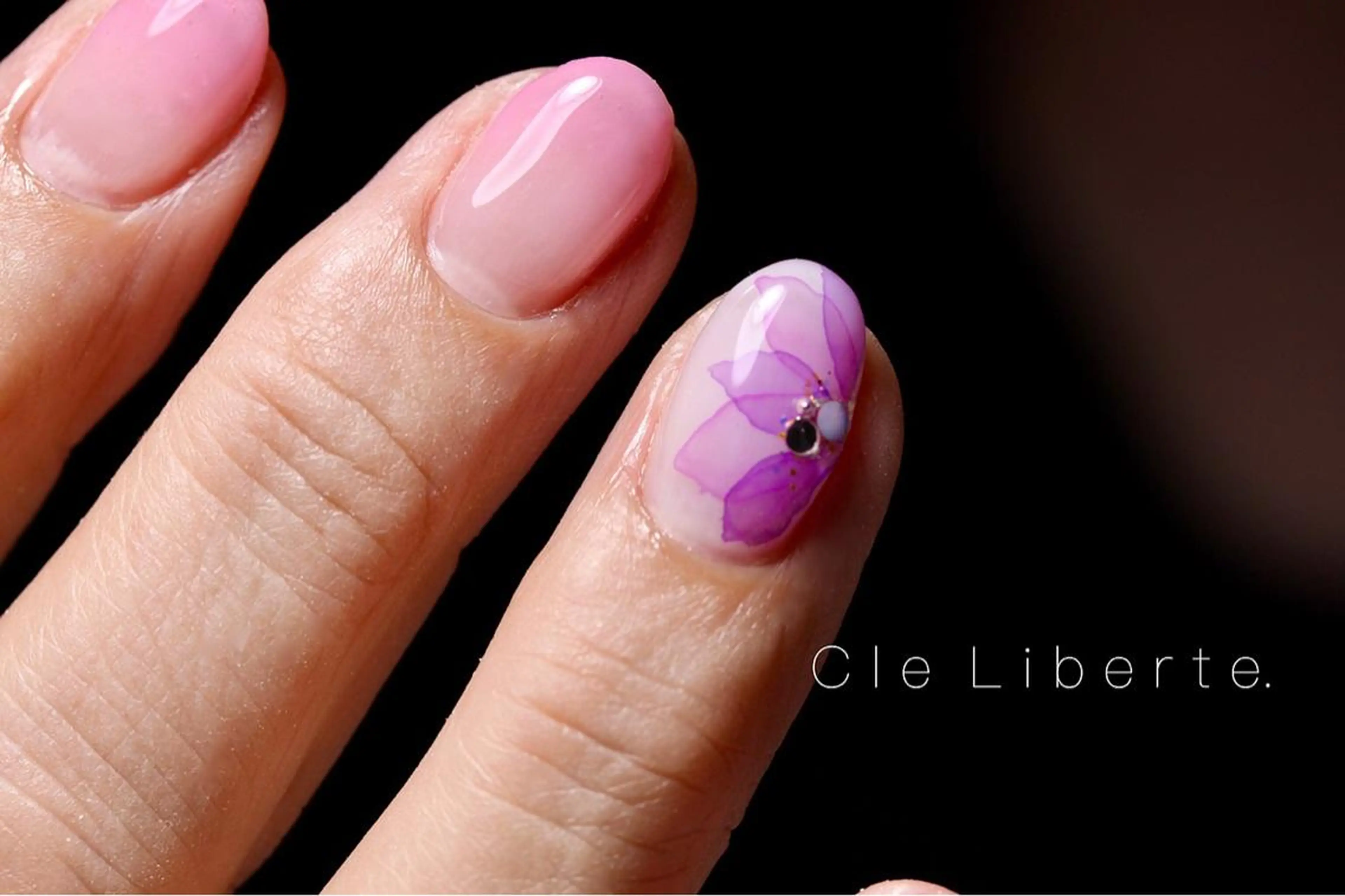 ネイル グラデーション キラキラネイル Elio 国泰寺のネイルデザイン