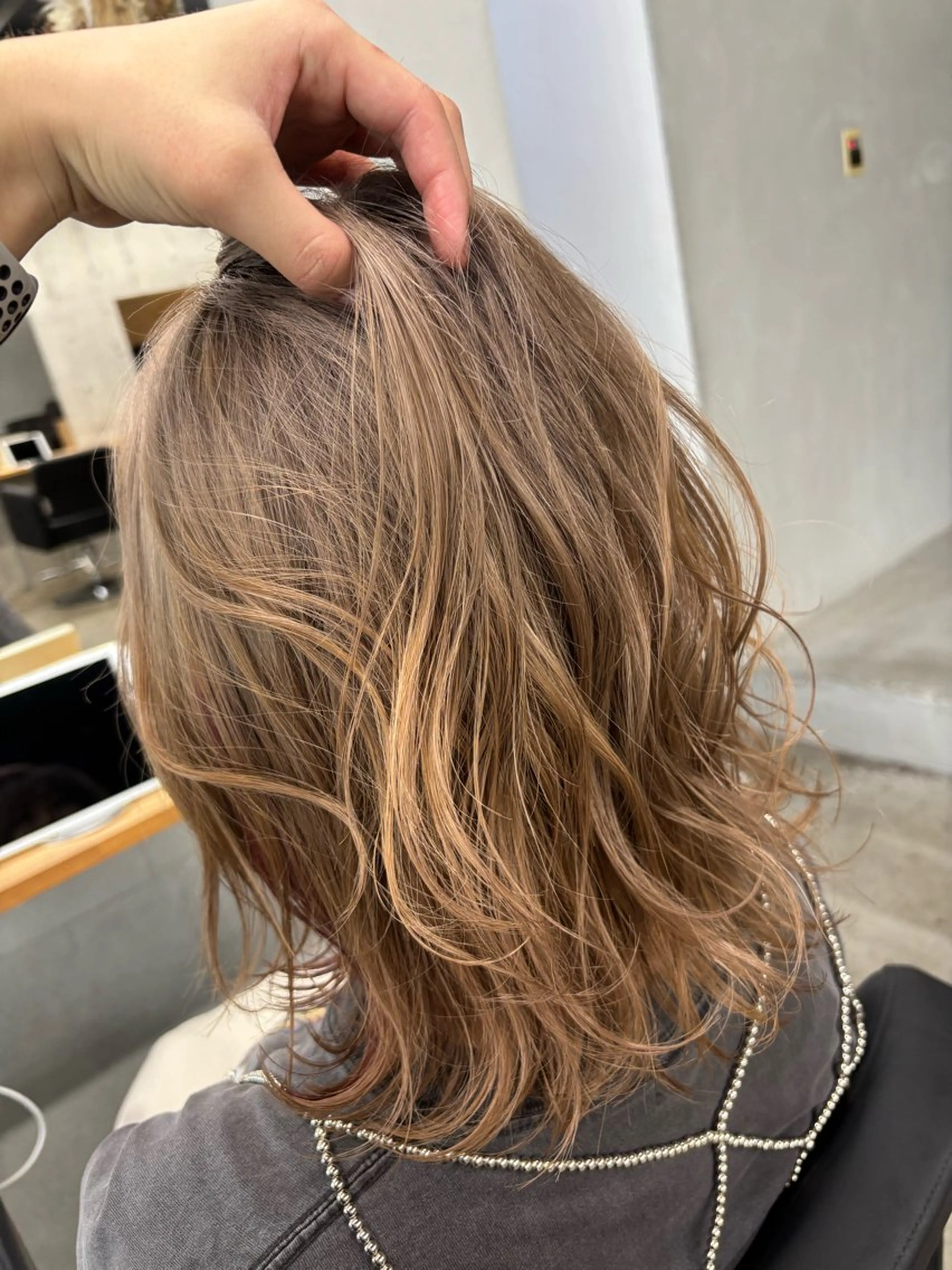 ミディアム カラー mono / Manatoのヘアスタイル