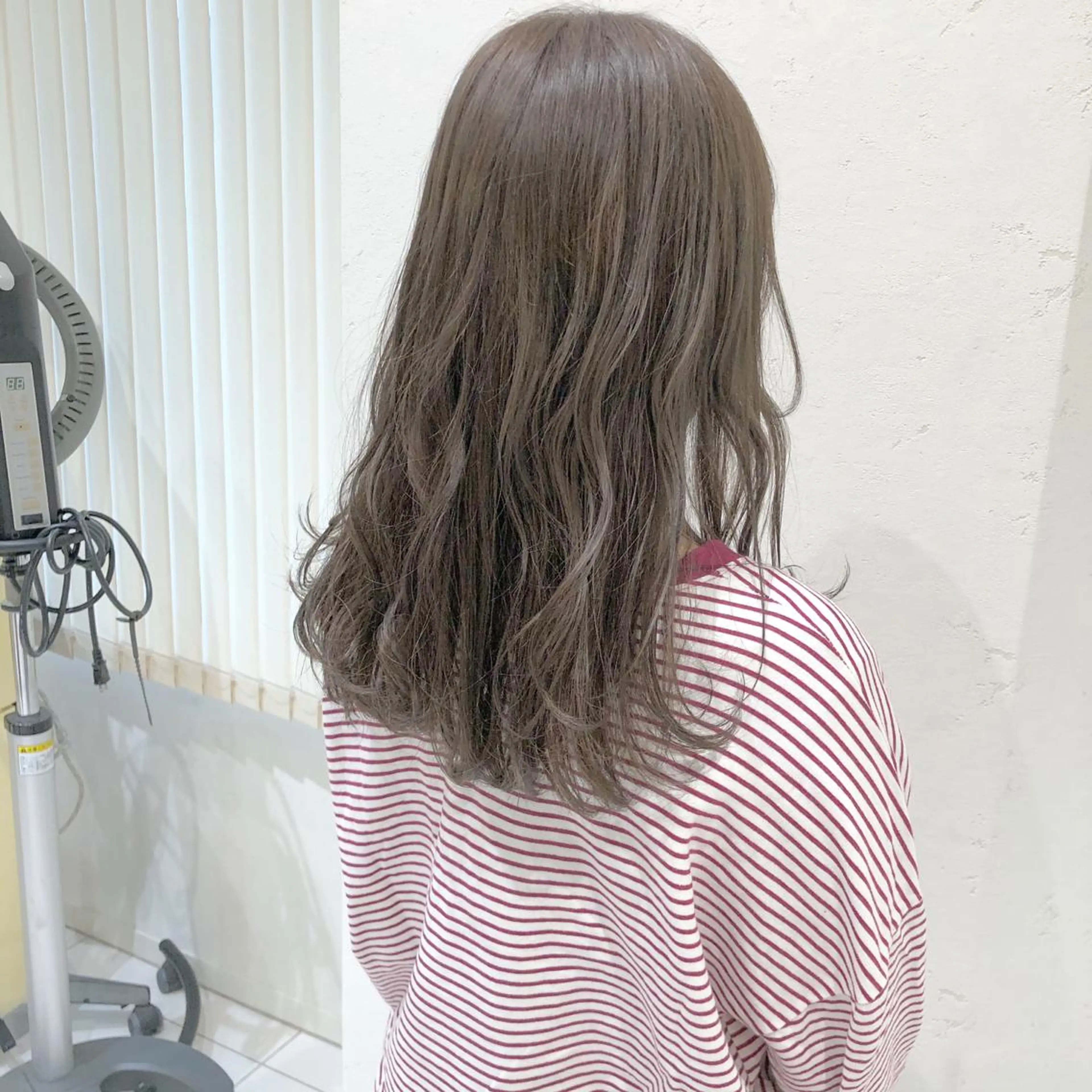 セミロング カラー パーマ ヘアアレンジ アッシュ ベージュカラー ヘアカラー ハイトーン特化🤍 浦住のヘアスタイル