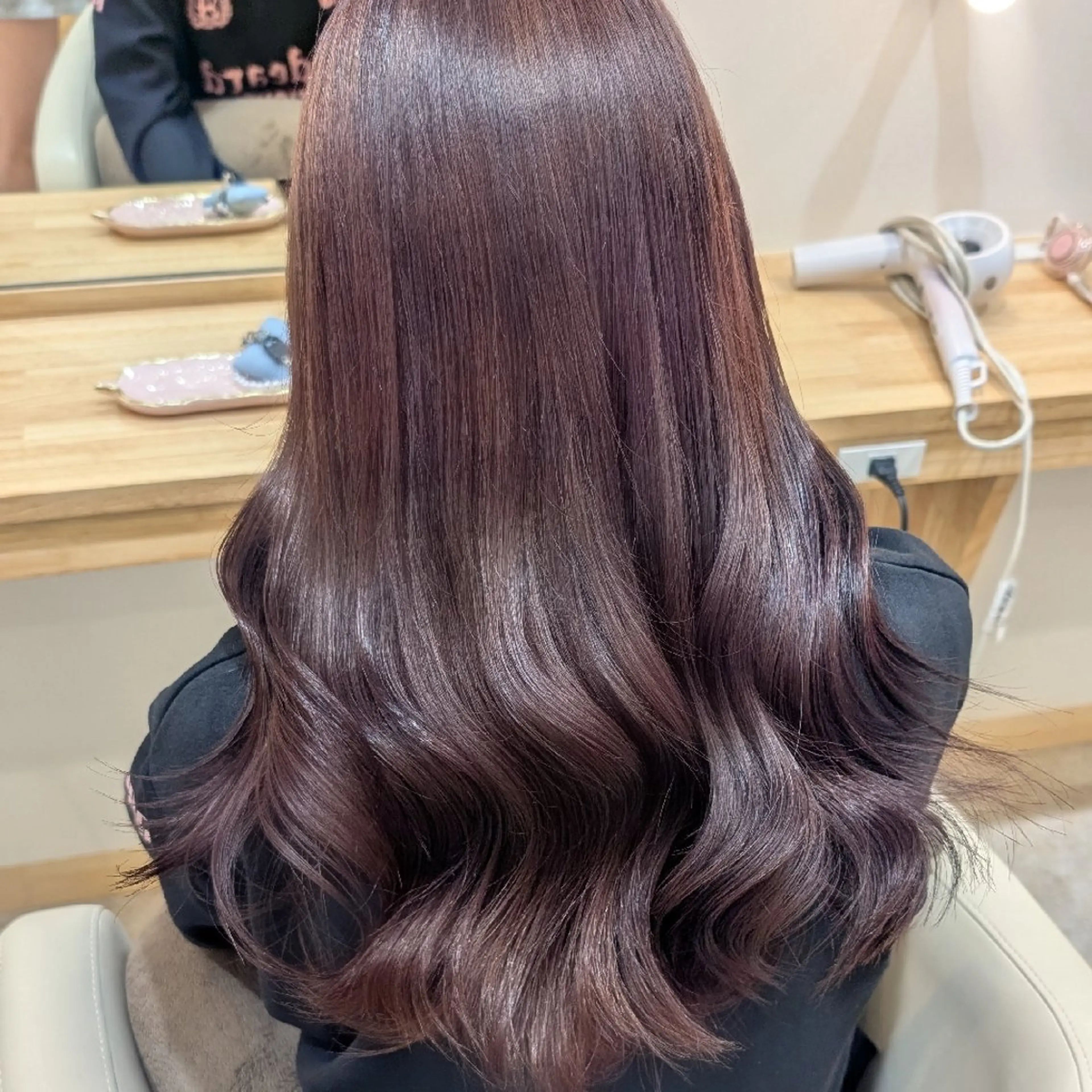 ロング レイヤーカット 彩桜/艶カラー/小顔 に見せるカット✂のヘアスタイル