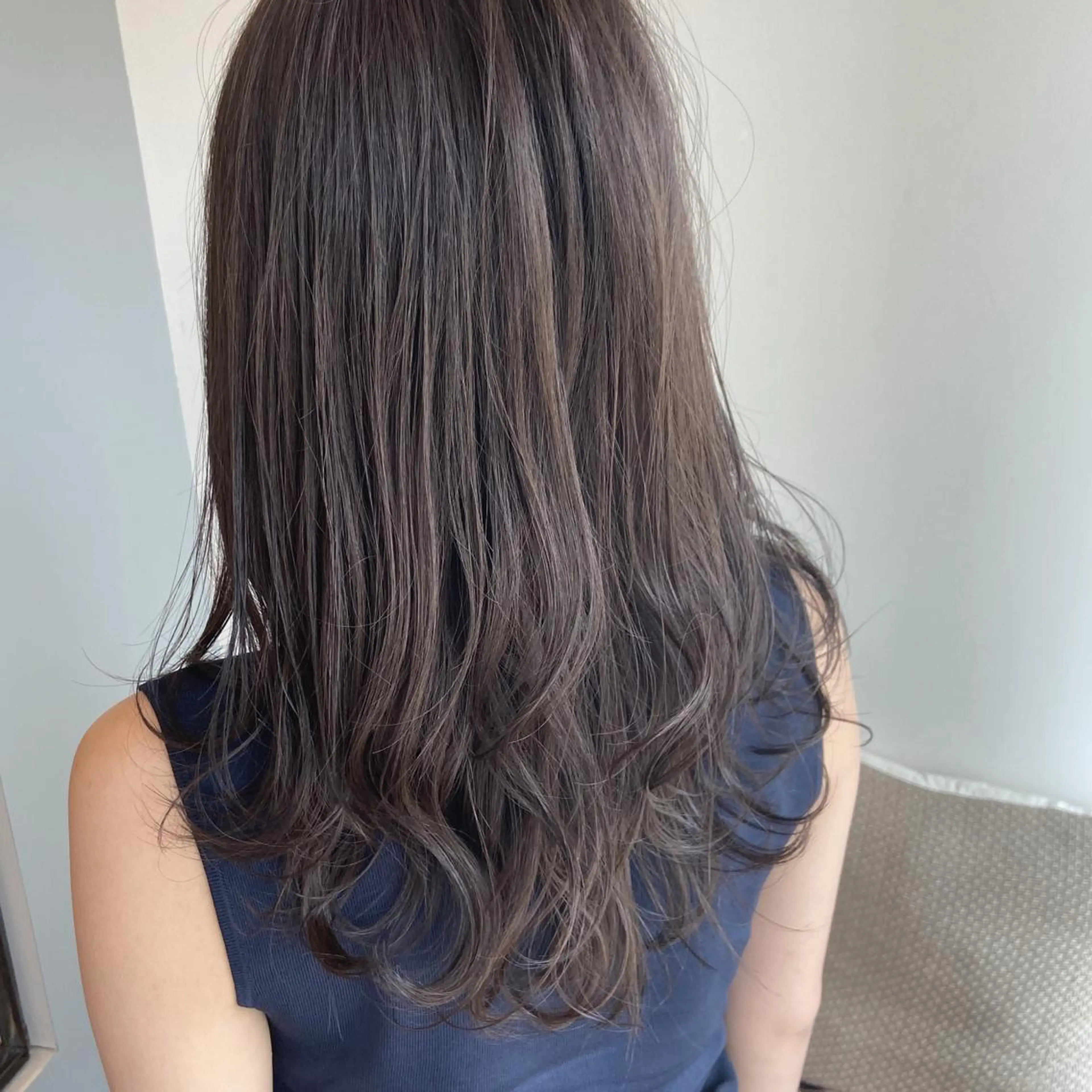 ミディアム 峯 志帆のヘアスタイル