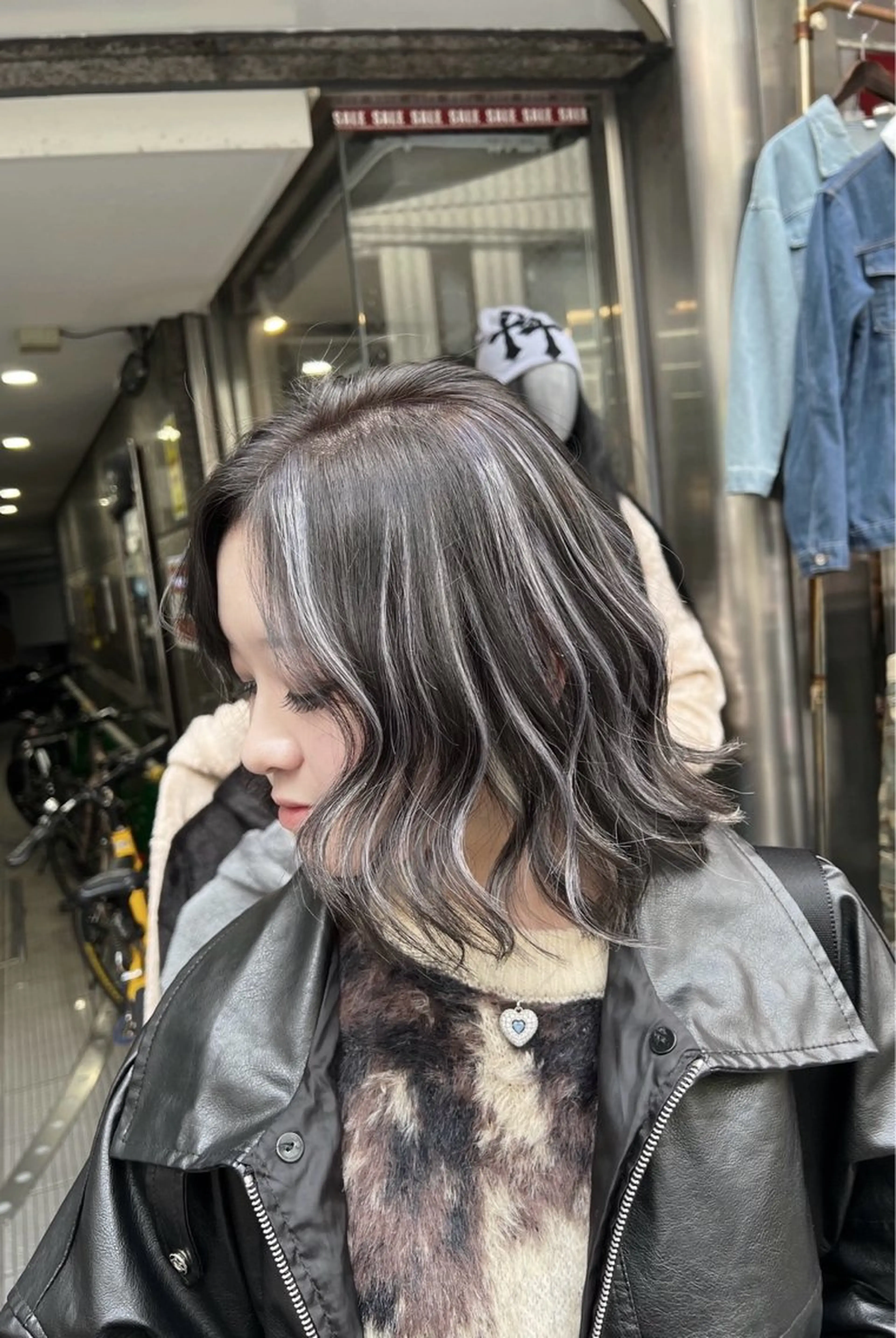 ショート カラー ダークグレー ダークグレージュ グレージュ ハイライトカラー ハイライト カット ヘアカラー トリートメント 指名数No.1 /NAOYAのヘアスタイル