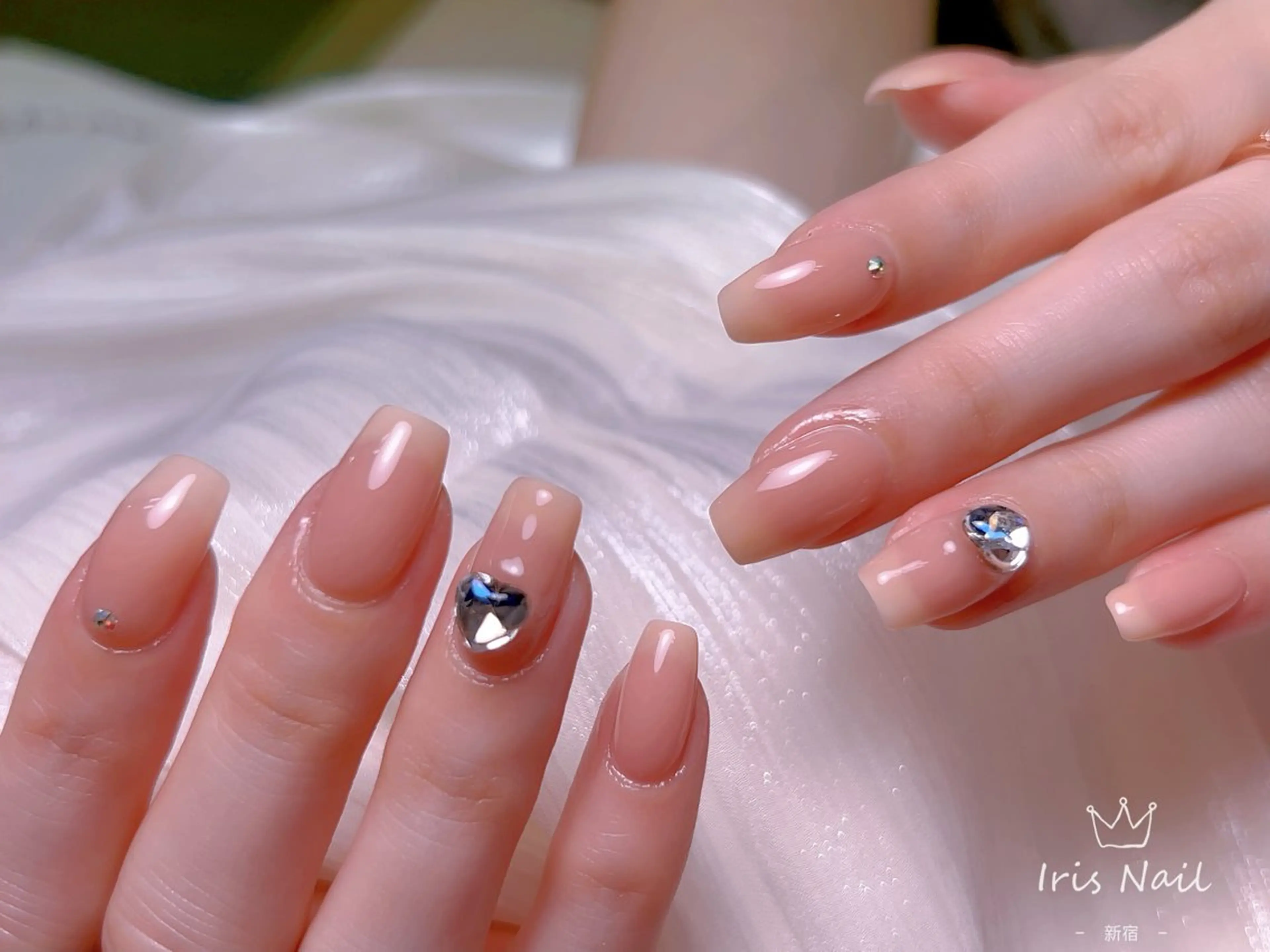 ネイル フレンチネイル ジェルネイル グラデーション 韓国ネイル マグネットネイル ハンドネイル 【長さ出し】 IRIS NAILのネイルデザイン