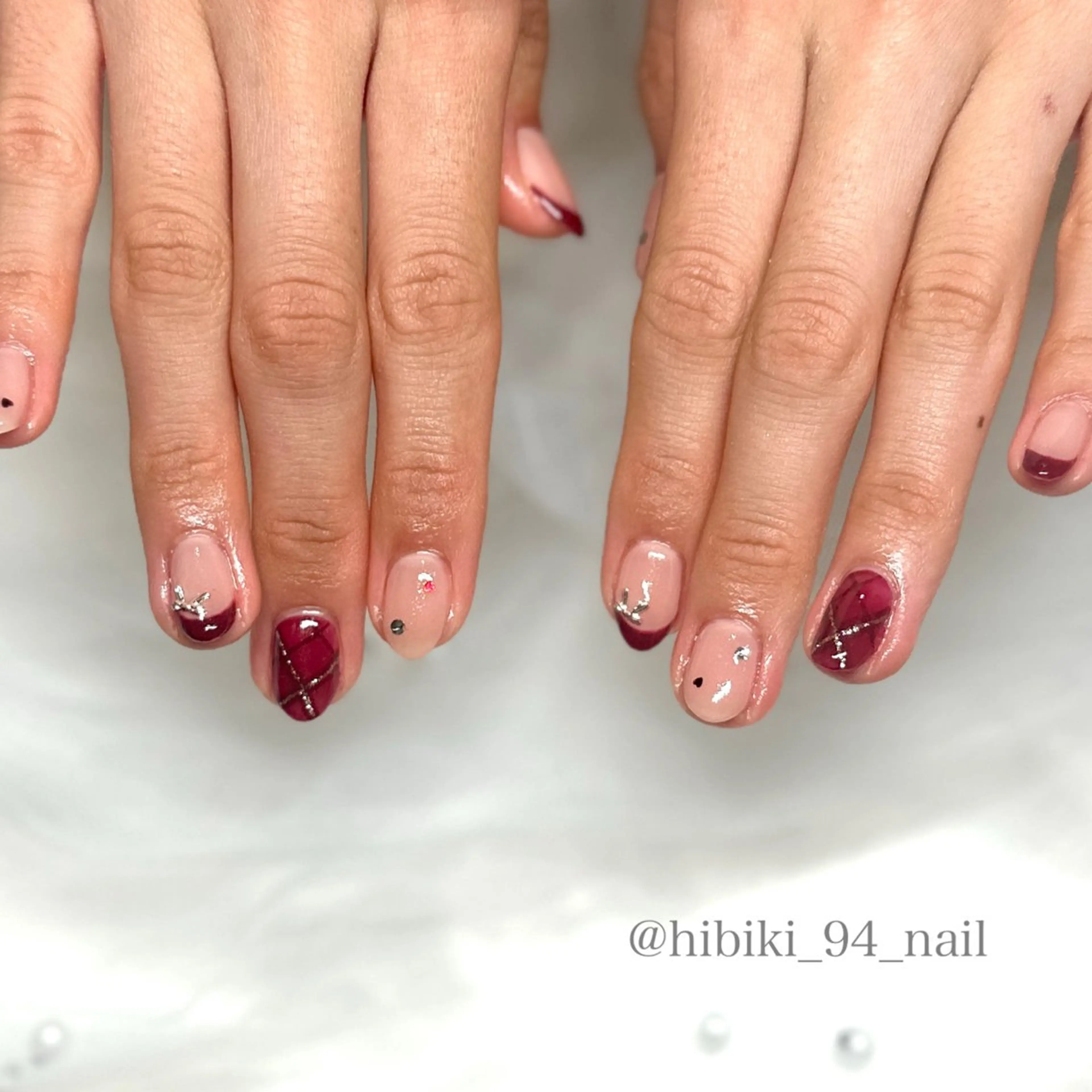 ネイル ボルドー ガーリー 韓国ネイル 冬ネイル クリスマス ハンドネイル L'oeillet HIBIKIのネイルデザイン