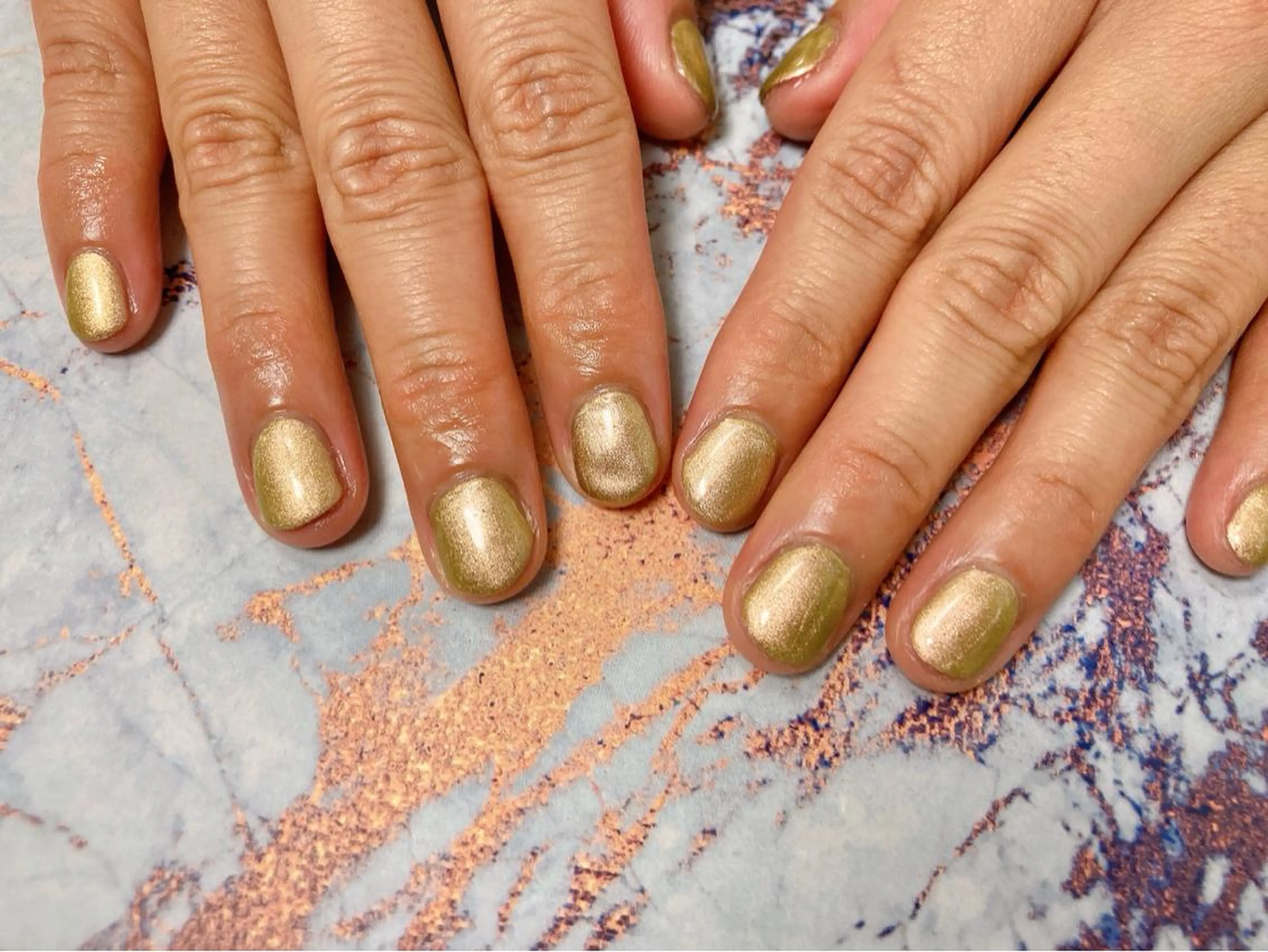 ネイル ゴールド ワンカラーネイル ハンドネイル mogunail &blowのネイルデザイン