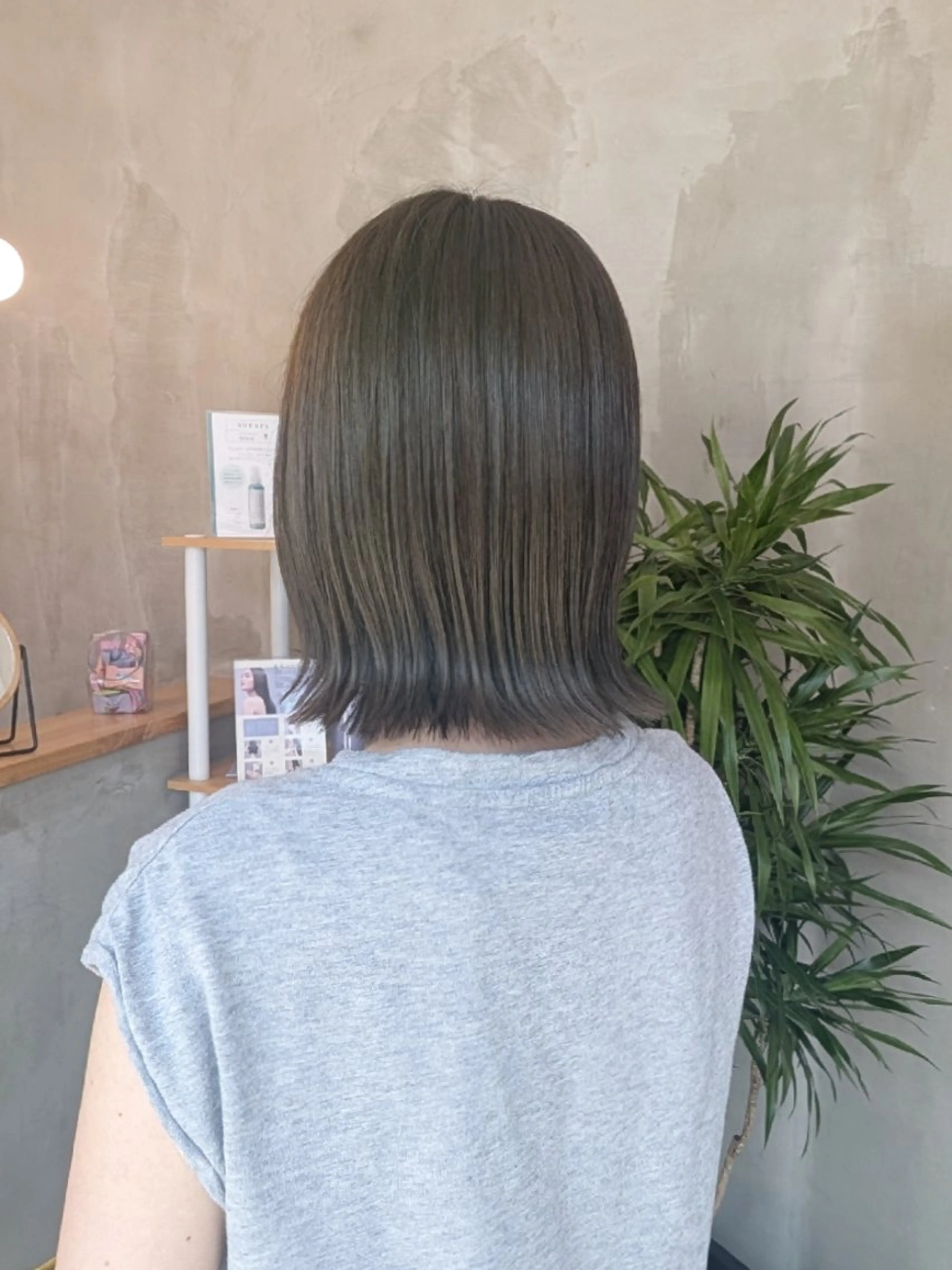 ミディアム 川崎 智加のヘアスタイル