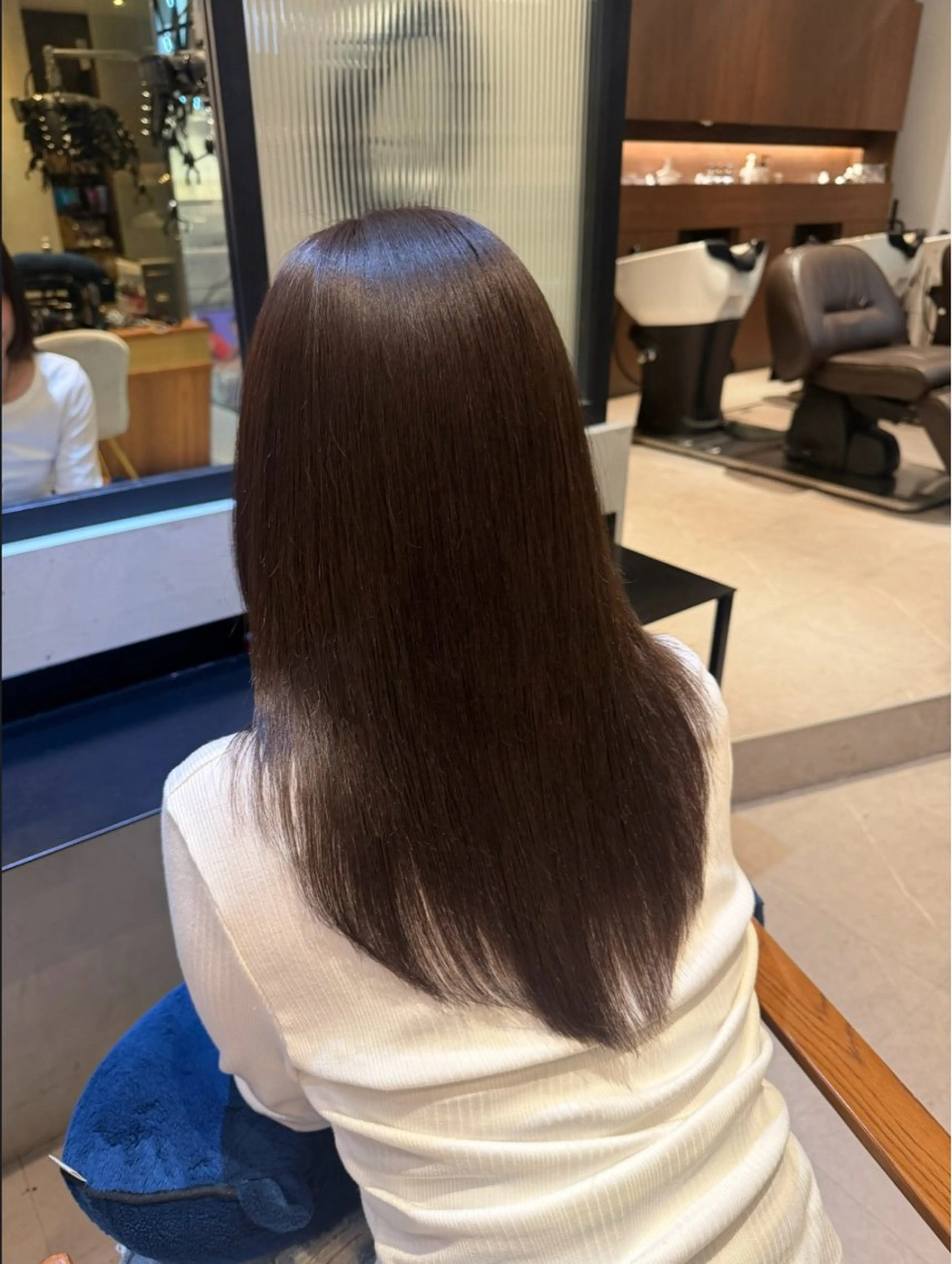 セミロング カラー 長岡 咲百合のヘアスタイル