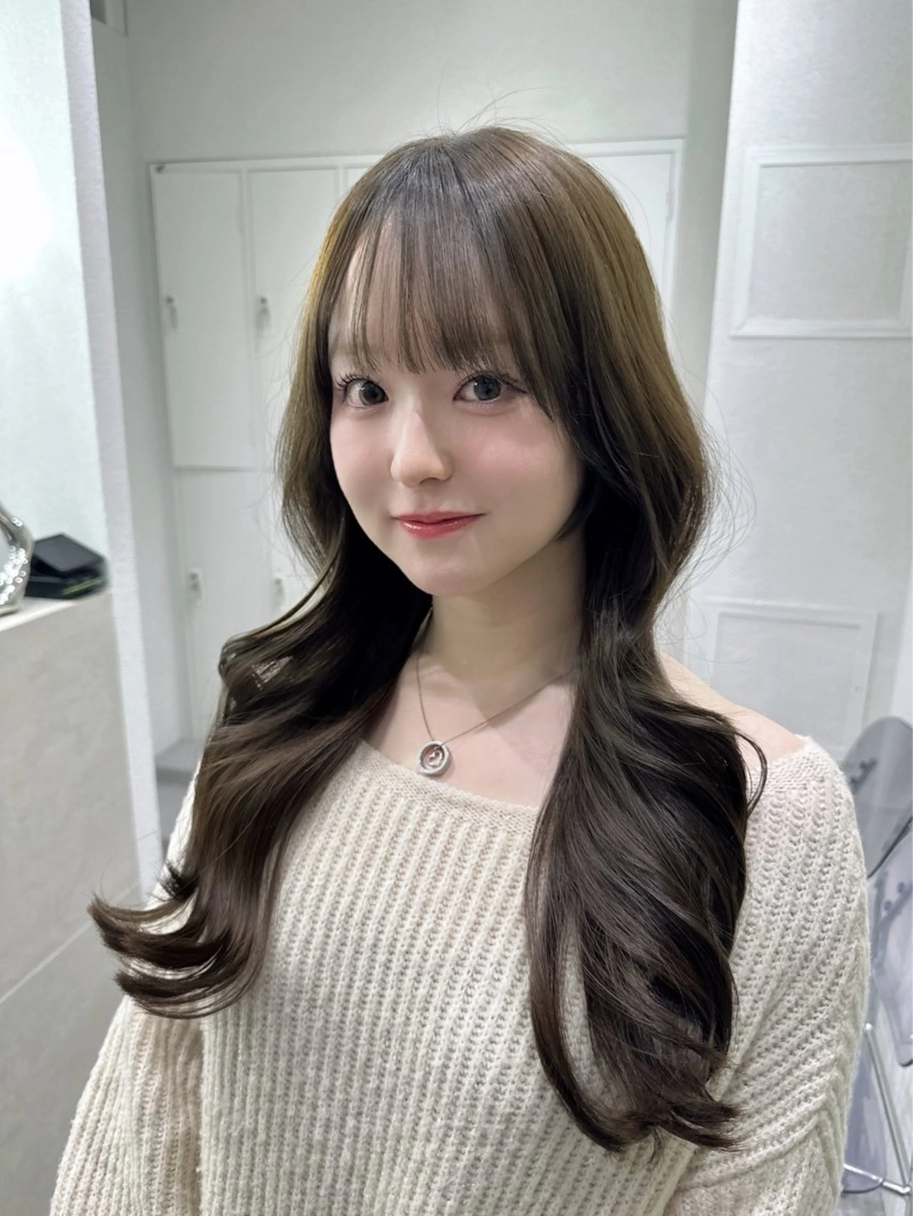 ロング 韓国レイヤー透明感 カラーヨウスケのヘアスタイル