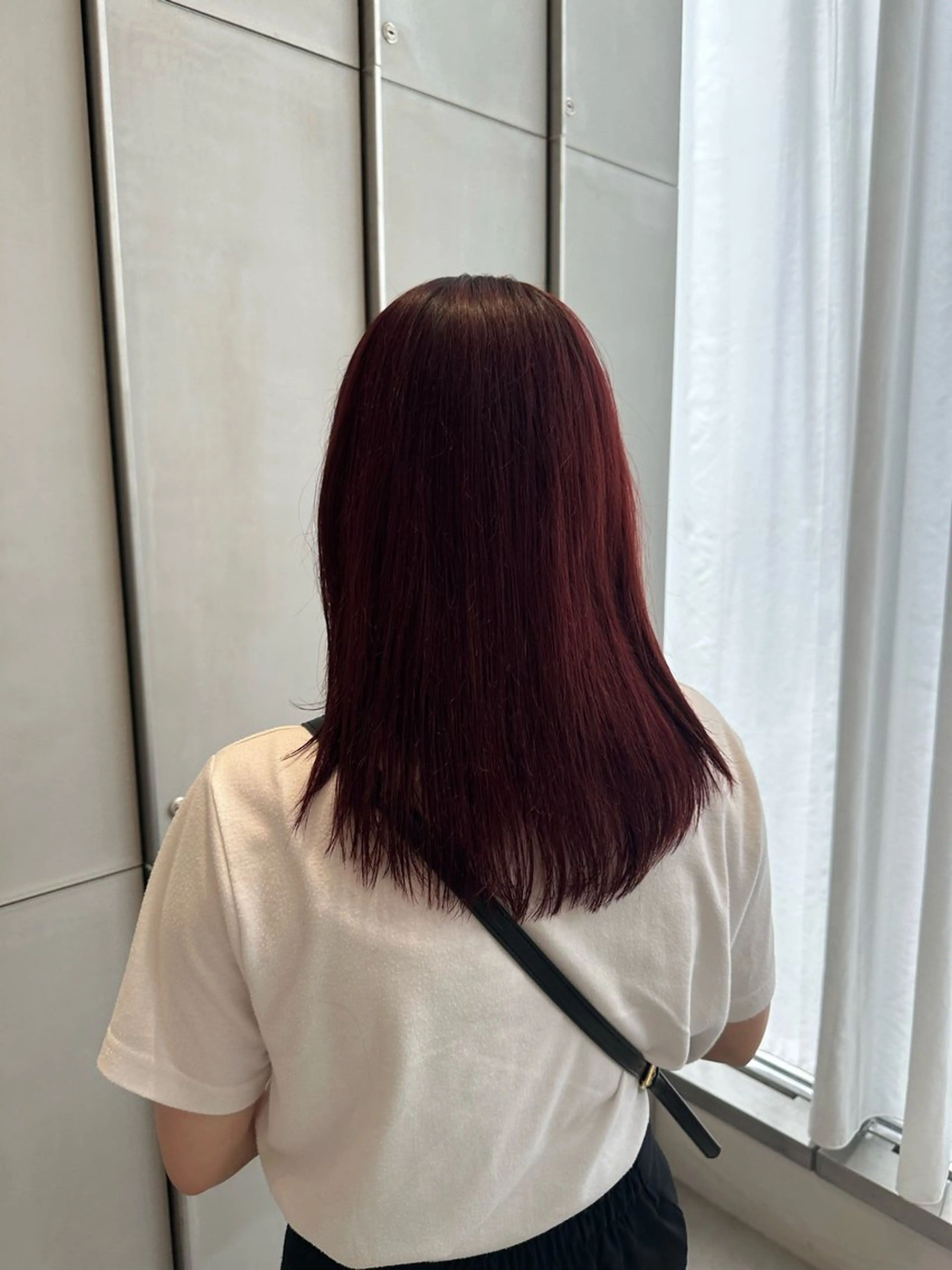ミディアム カラー ヘアカラー トリートメント ヘッドスパ ヘアセット ミオ💎ショート 透ける暗髪のヘアスタイル