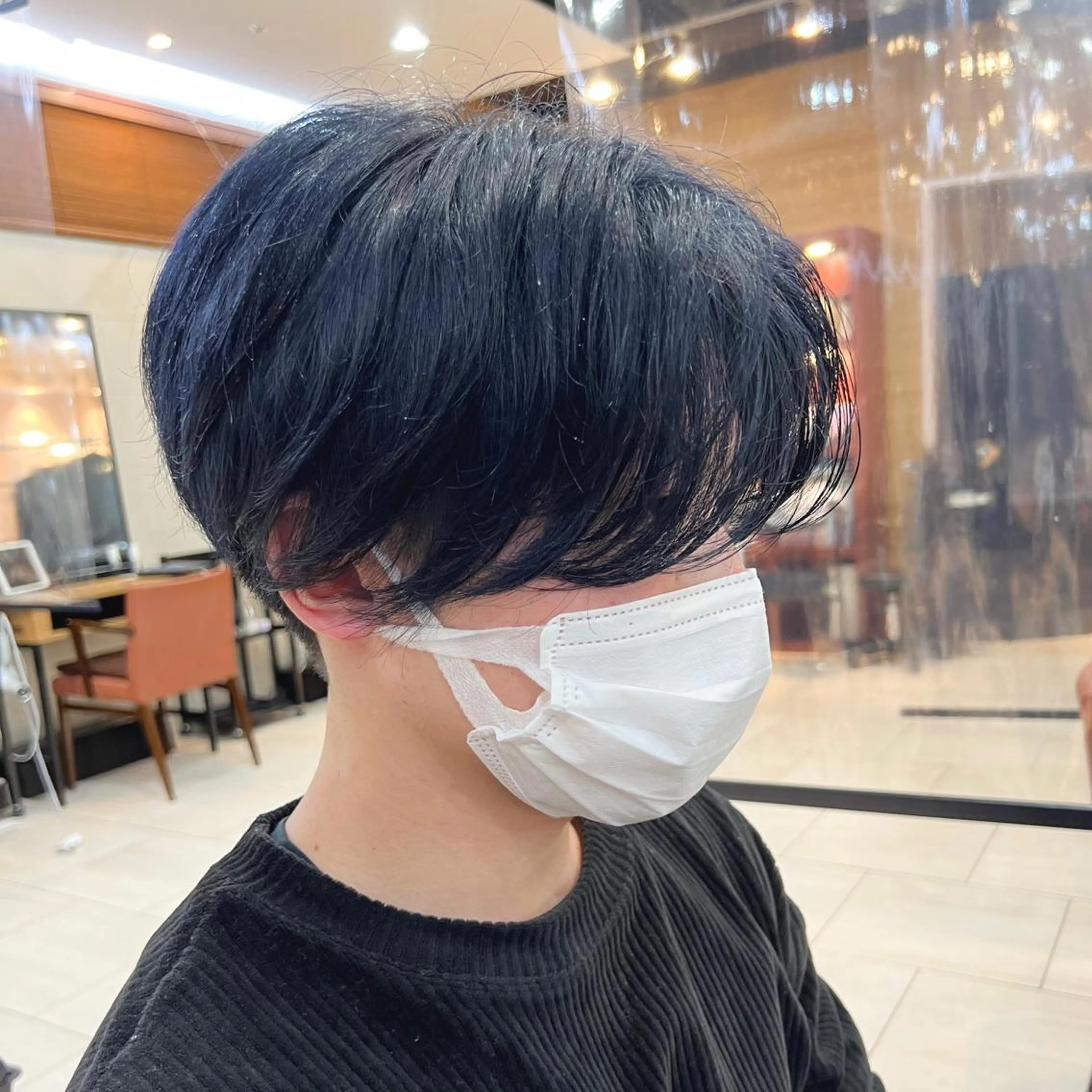 ショート カラー メンズ センターパート 黒髪 ネイビーカラー カット ヘアカラー メンズカット曲がる 縮毛矯正佐々木タクマのヘアスタイル