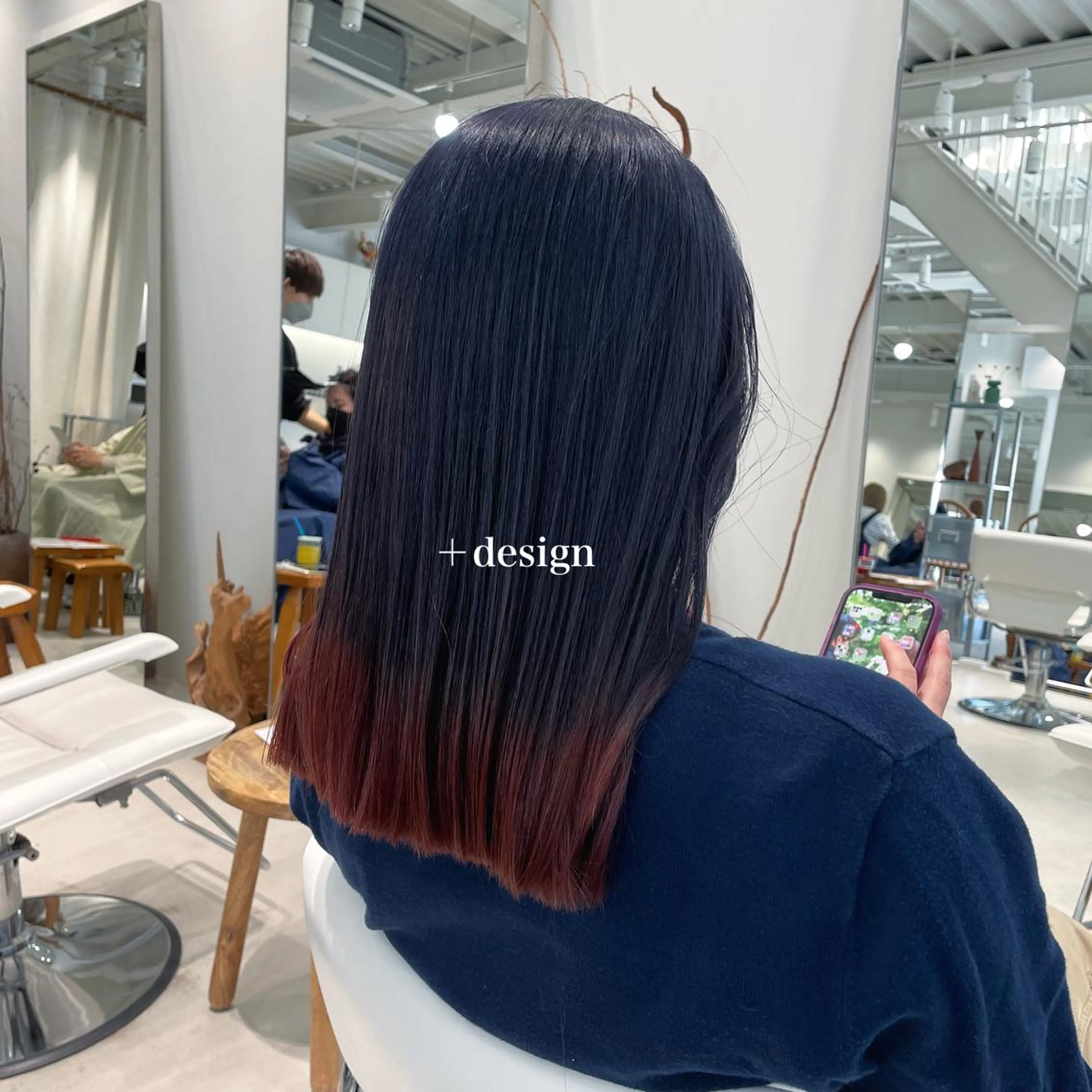 ロング カラー デザインカラー 峯崎 葵のヘアスタイル