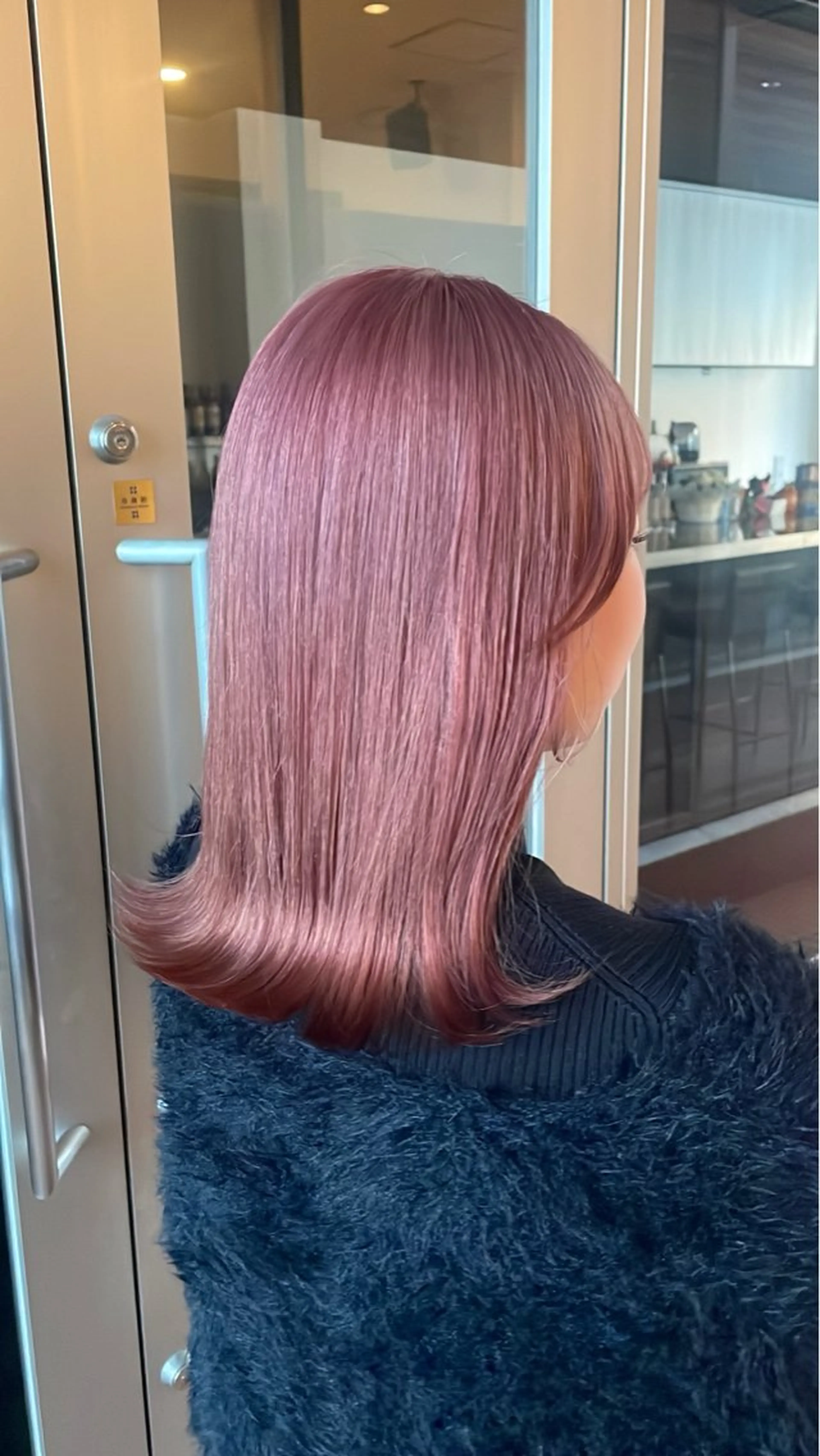 ミディアム カラー ブリーチ/髪質改善/ ハイトーン/暖色のヘアスタイル