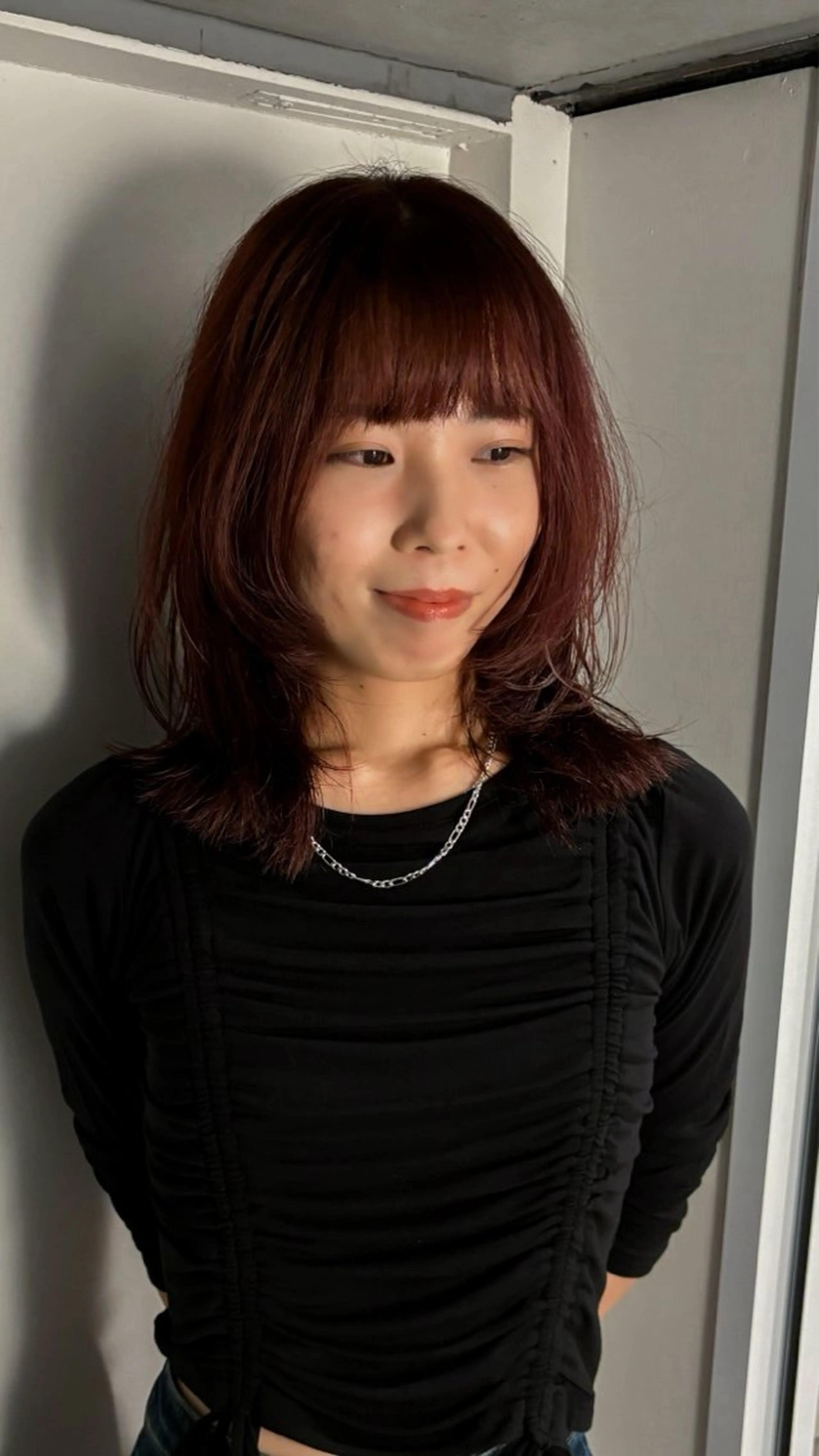 セミロング カラー レッドカラー カット ヘアカラー 🩵izu 🩵のヘアスタイル