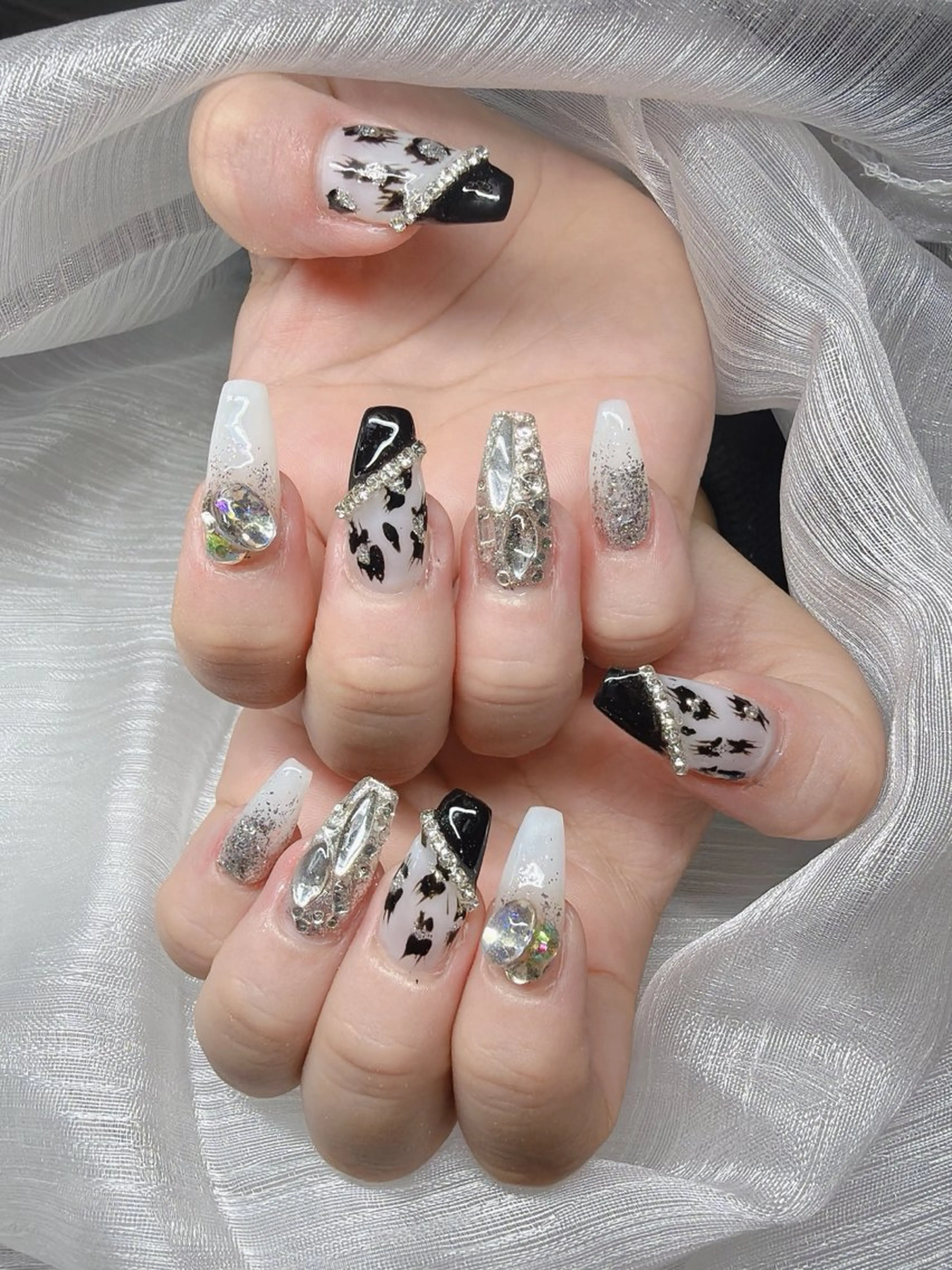 ネイル 長さ出し グラデーション 卒業式 キラキラネイル マグネットネイル ハンドネイル Lee Nailsのネイルデザイン