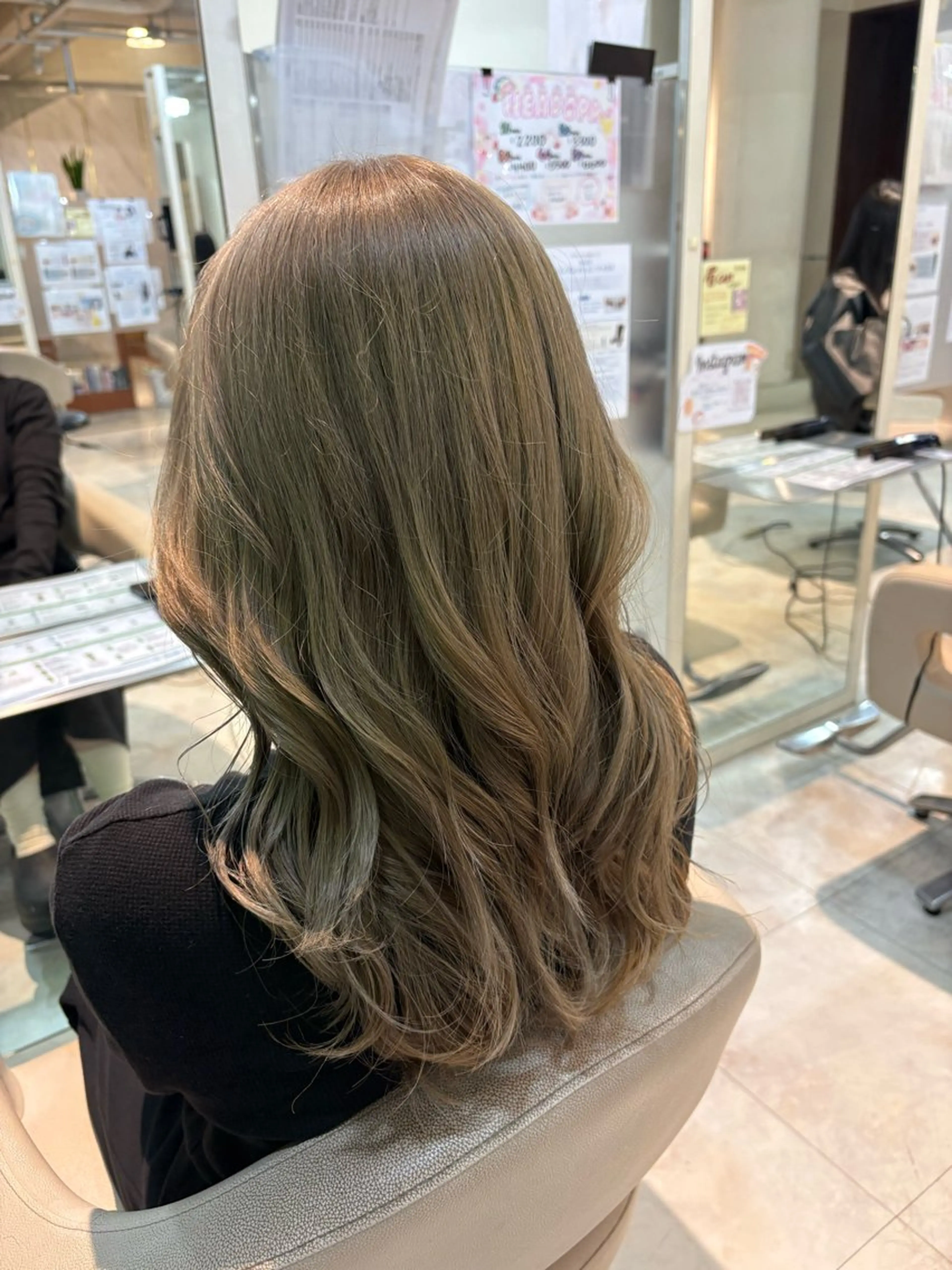ロング カラー ブリーチ グレージュ カット ヘアカラー 小森 永のヘアスタイル