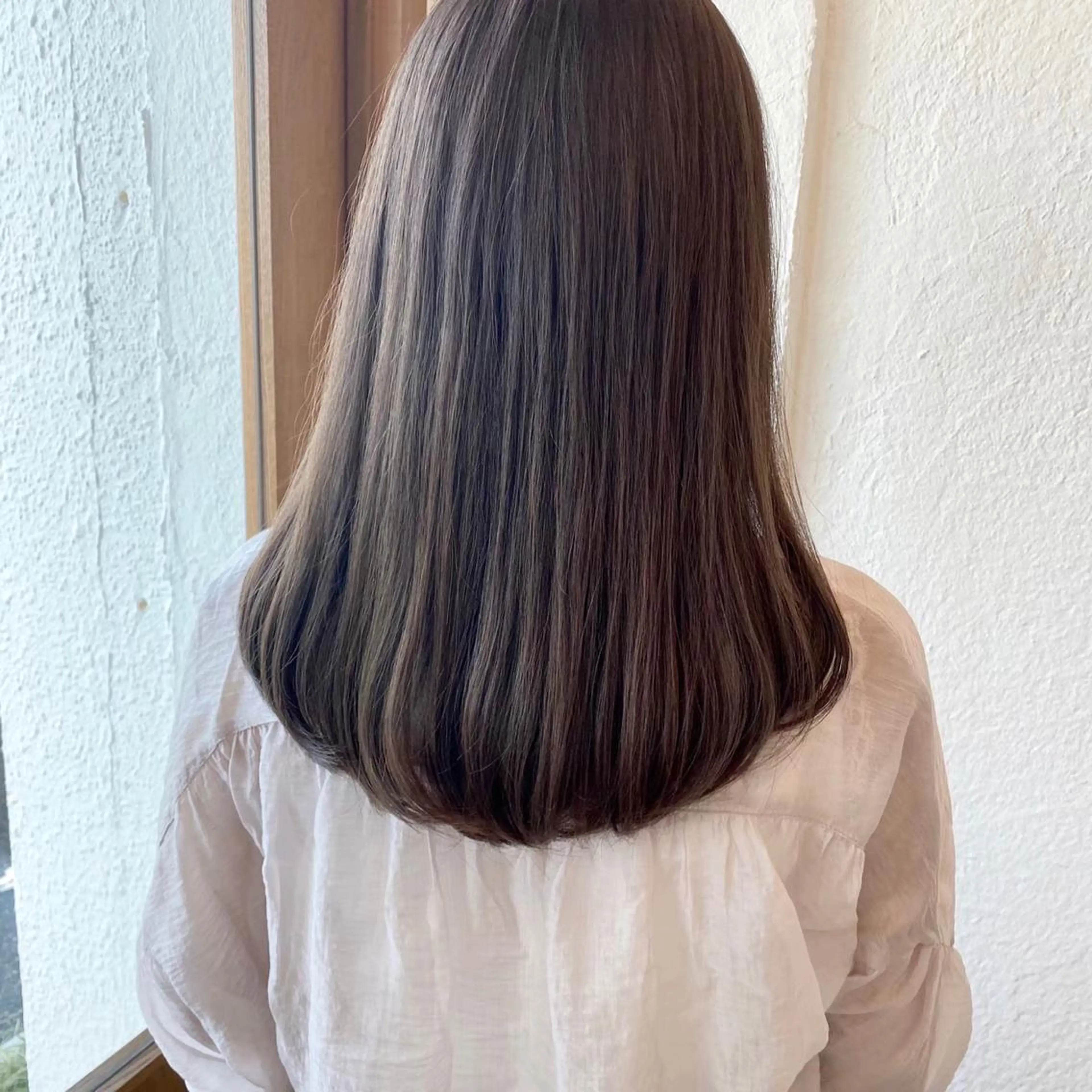 セミロング 田中 紫苑のヘアスタイル