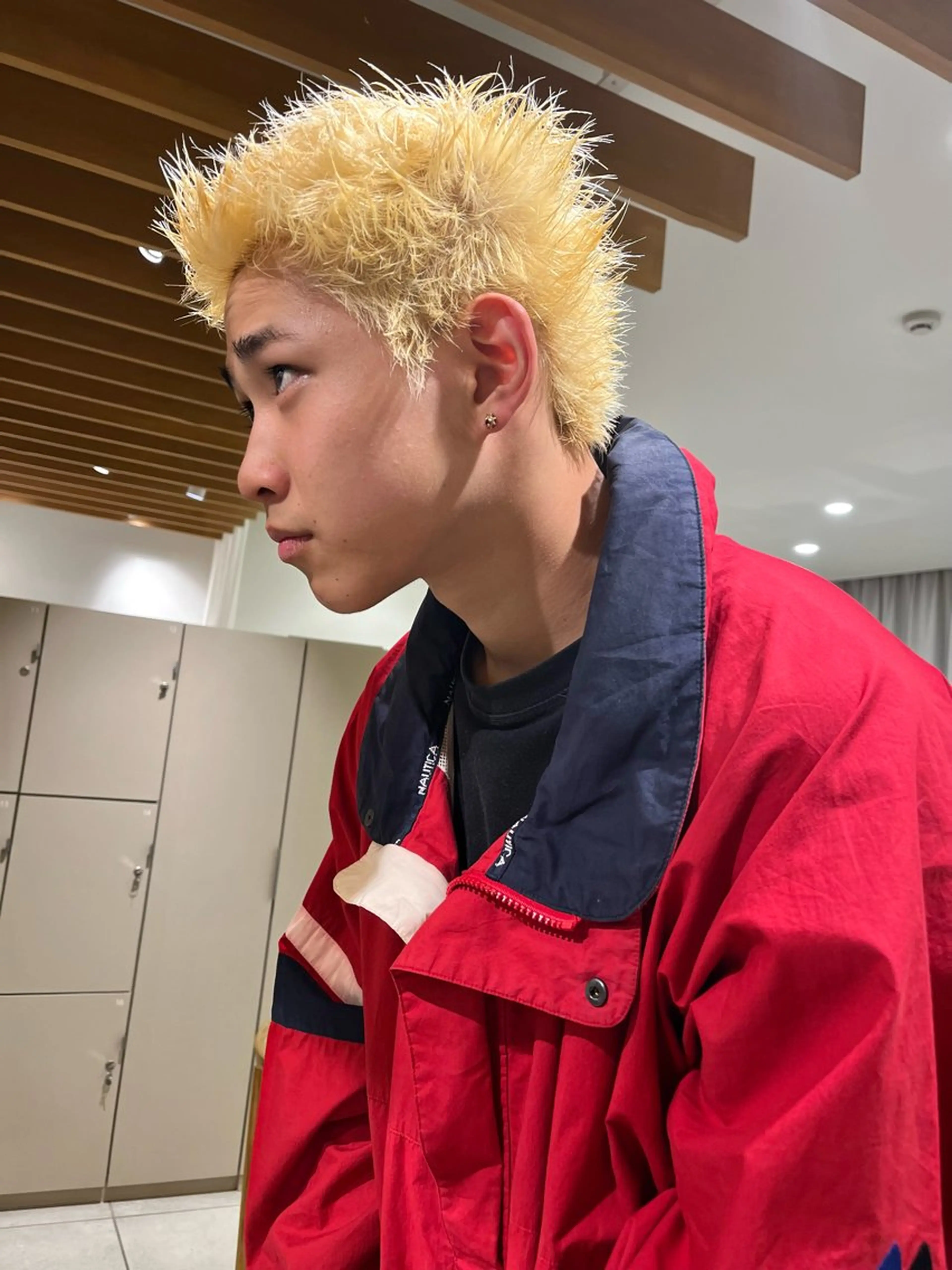 カラー メンズ メンズハイトーン スパイキーショート ブロンド ハイトーンカラー カットモデル/ 髪質改善/みわのヘアスタイル