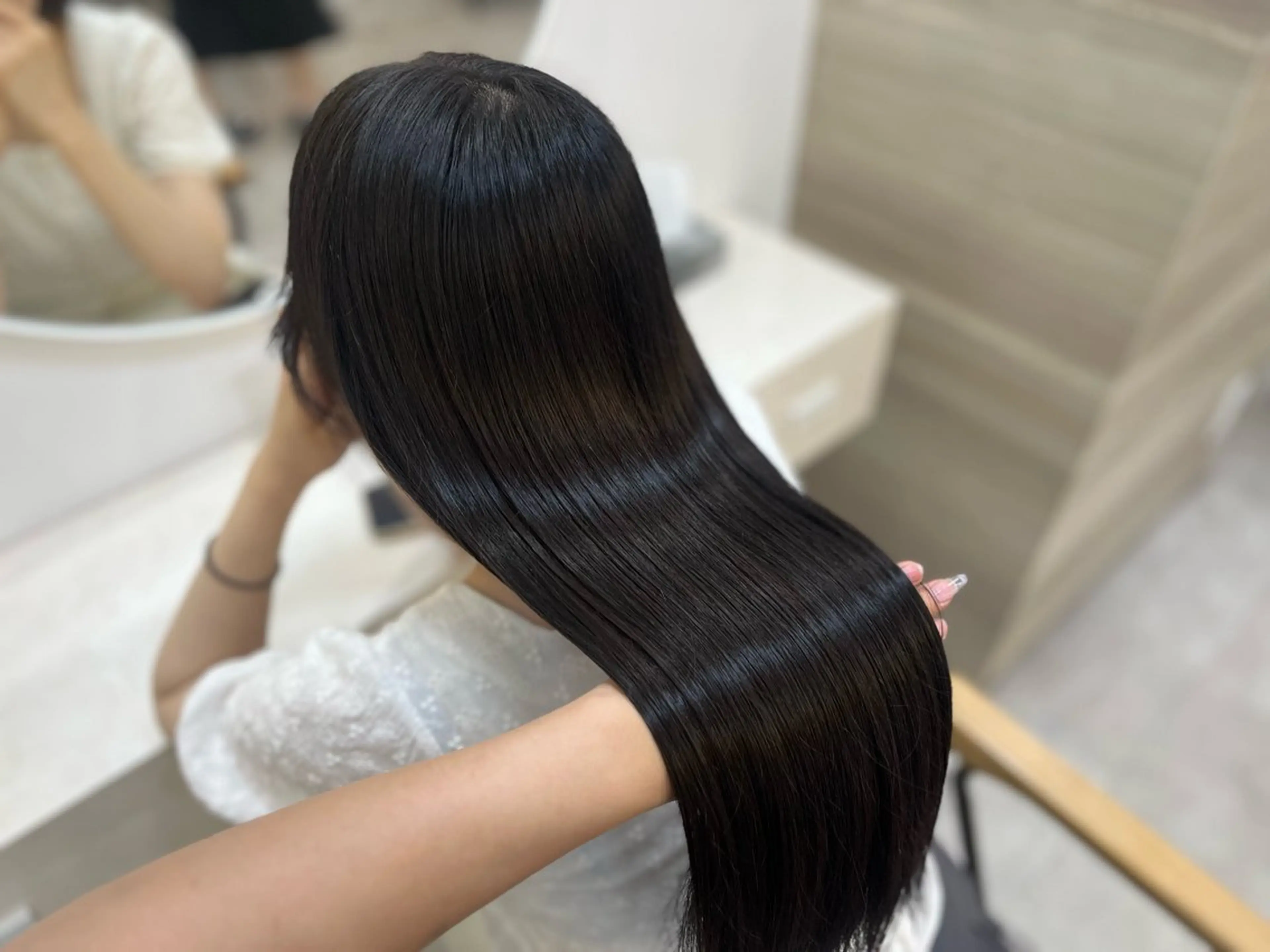 ロング カラー ブラウンカラー 透明感カラー ダークブラウン 🦋Yui🦋透明感 /ベージュ/髪質改善のヘアスタイル