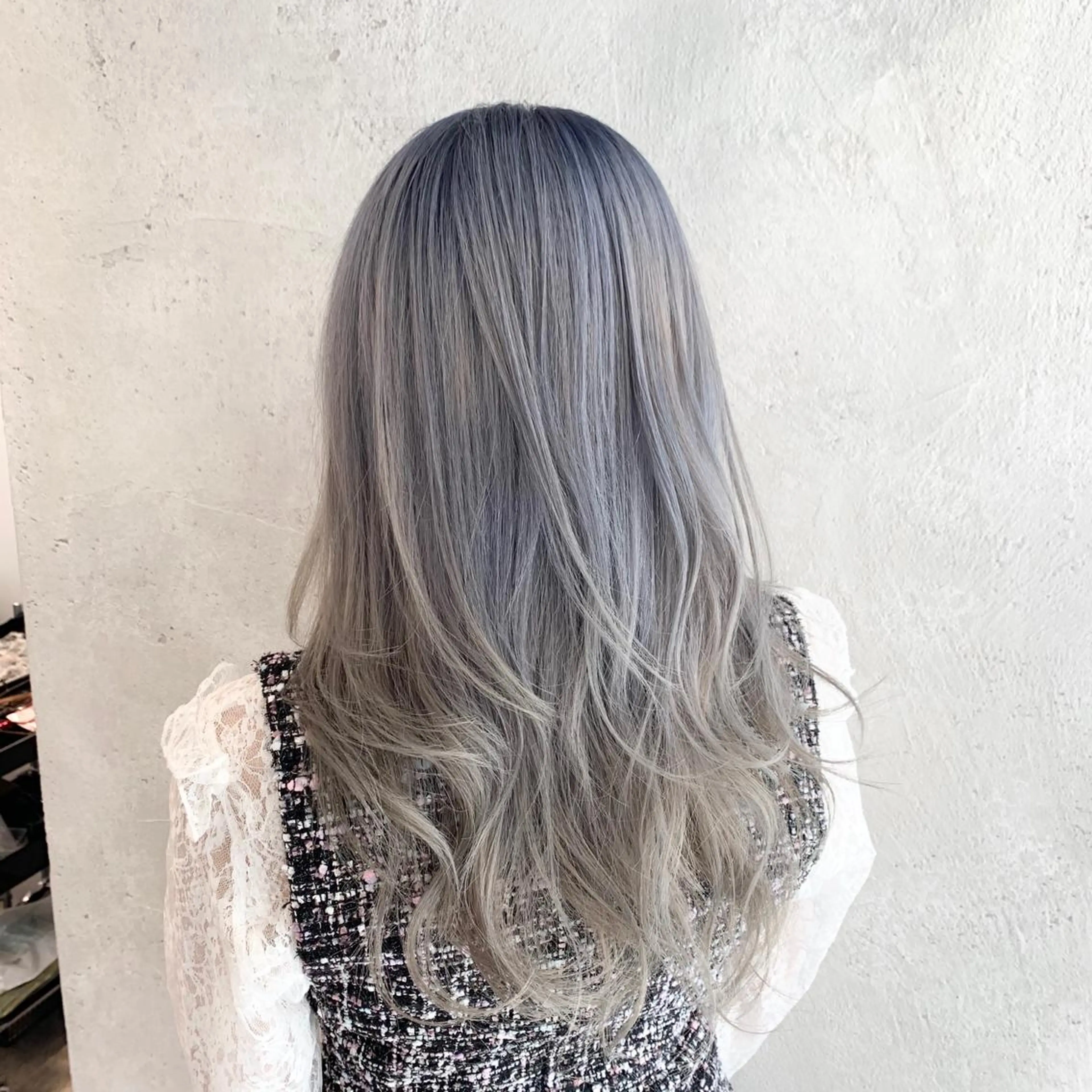 セミロング カラー ヘアカラー 及川シゲル 髪質改善講師のヘアスタイル