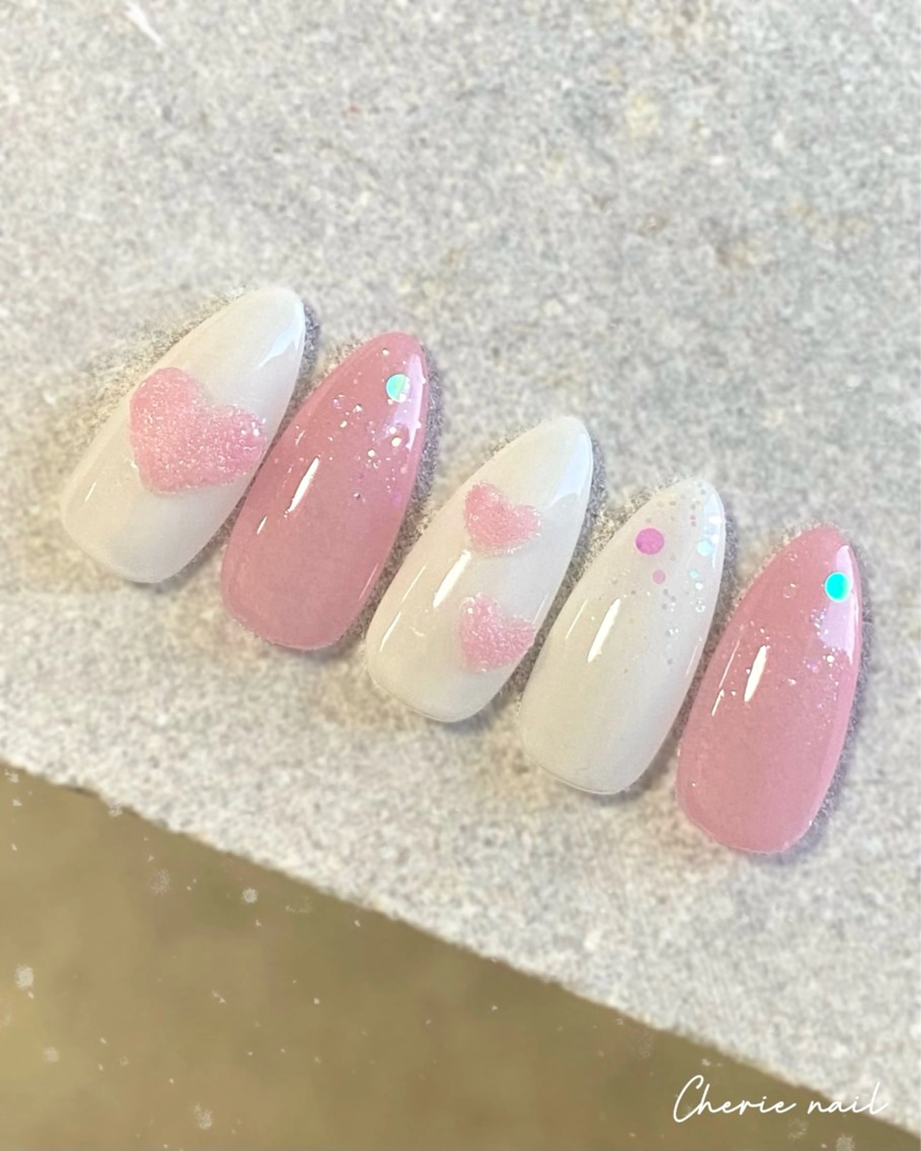 ネイル アートネイル ジェルネイル ハート ラメ(グリッター) ピンク ハンドネイル Cherienail yunaのネイルデザイン