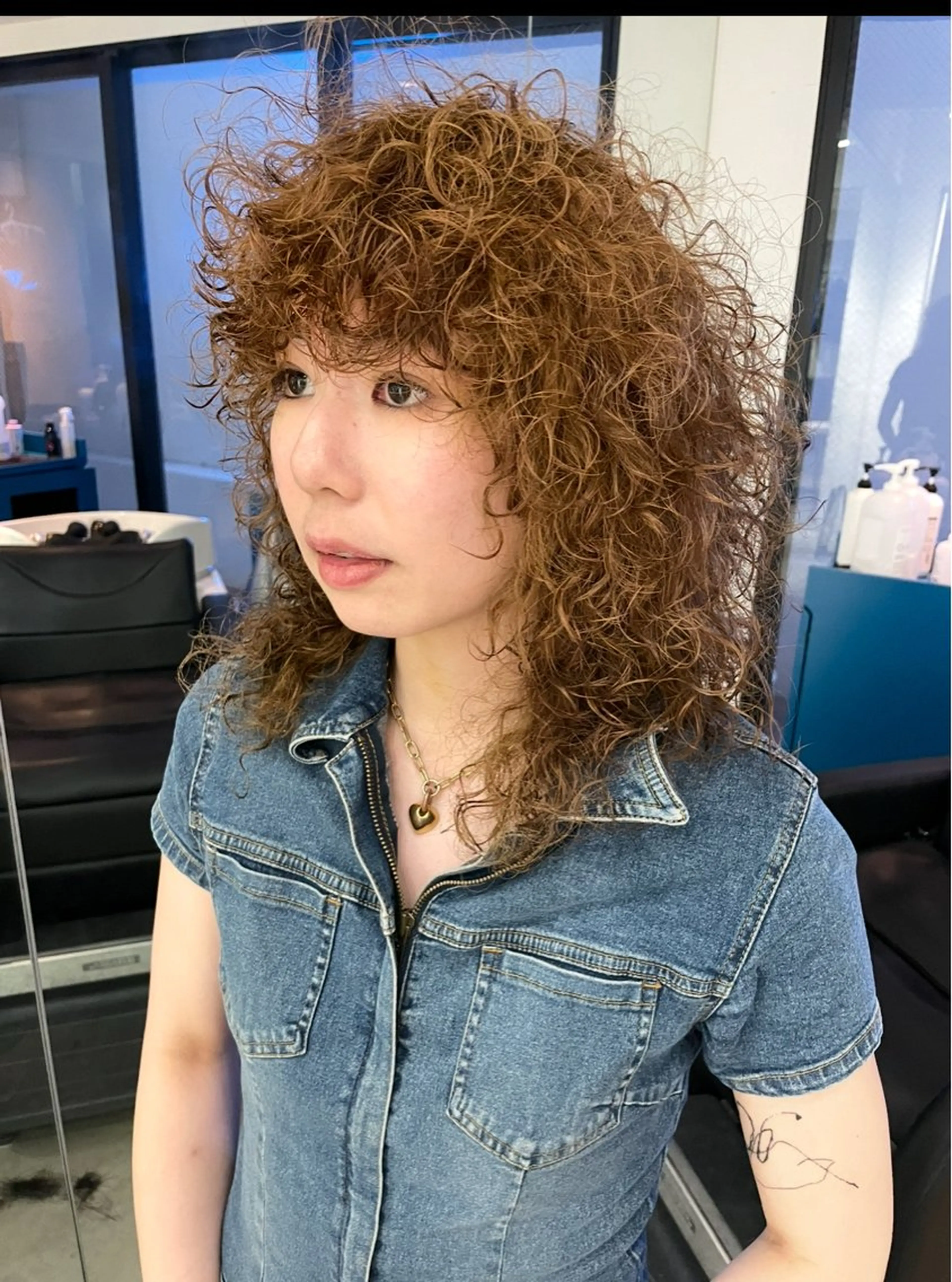ロング パーマ 外国人風カラー ロング プードルパーマ スパイラルパーマ カット ヘアカラー パーマ スパイラルパーマ 🌐hina⭐️のヘアスタイル