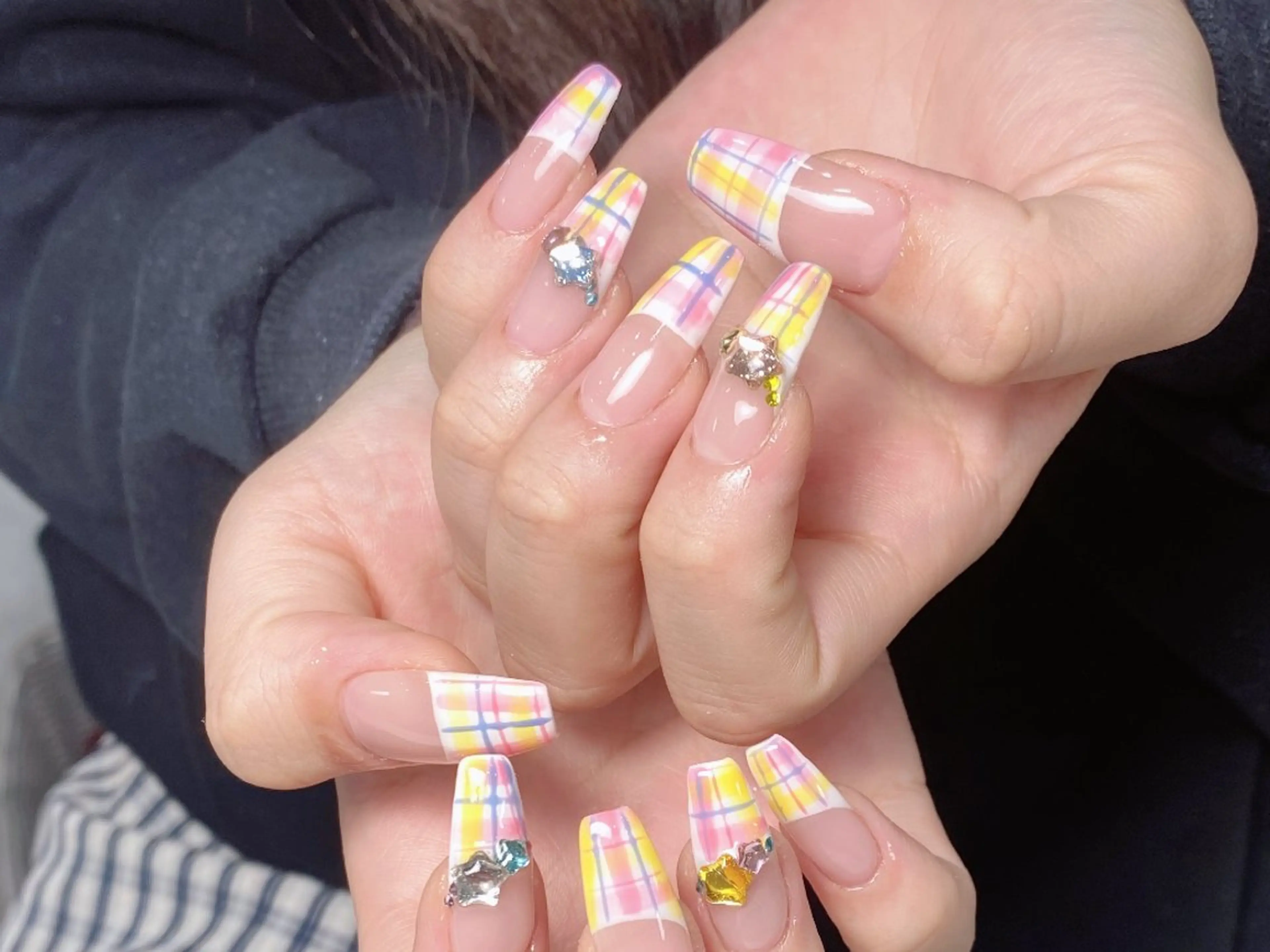 ネイル チークネイル フレンチネイル ジェルネイル ガーリー キラキラネイル ハンドネイル UM Nail Salonのネイルデザイン