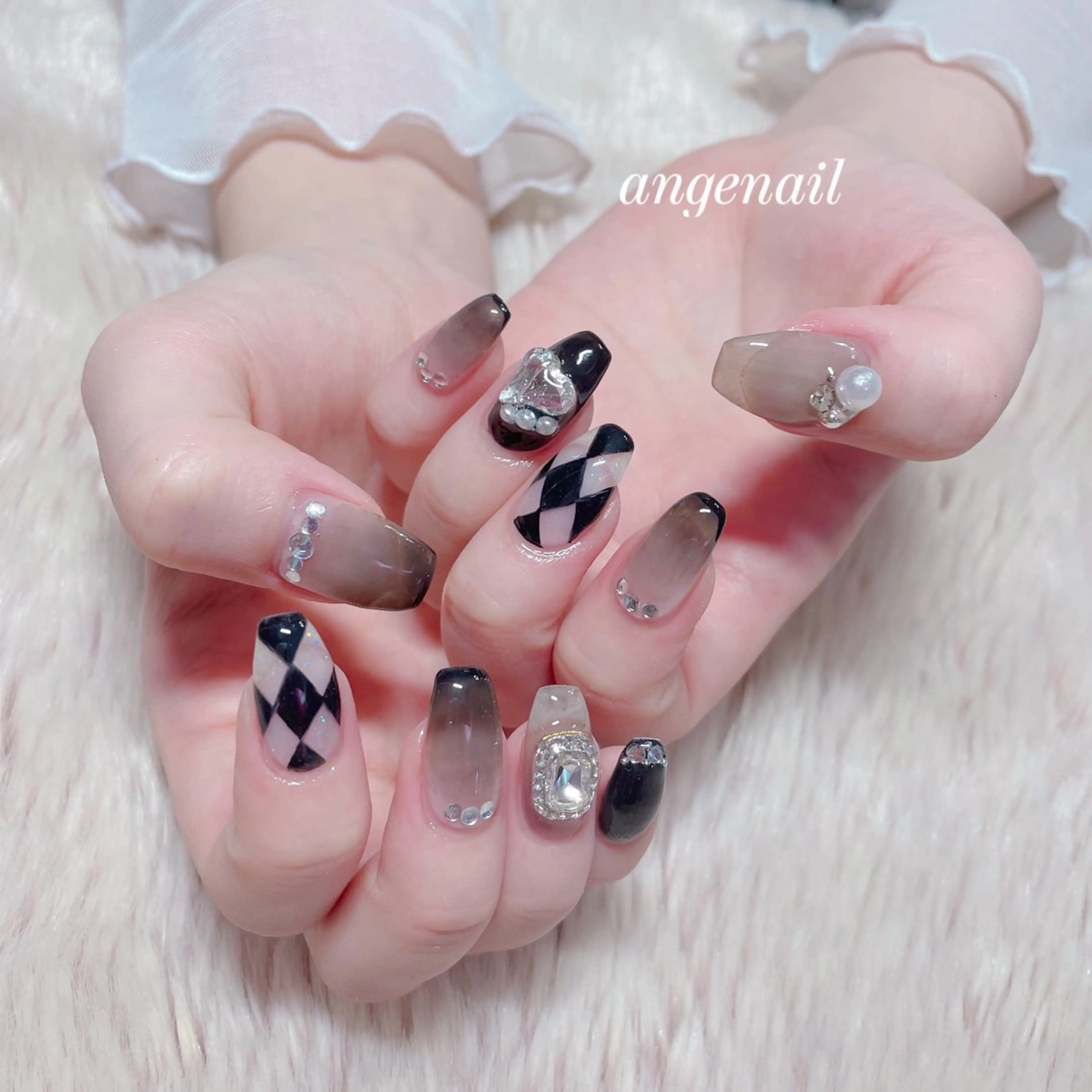 ネイル ハンドネイル オーナーネイリスト MAKIのネイルデザイン