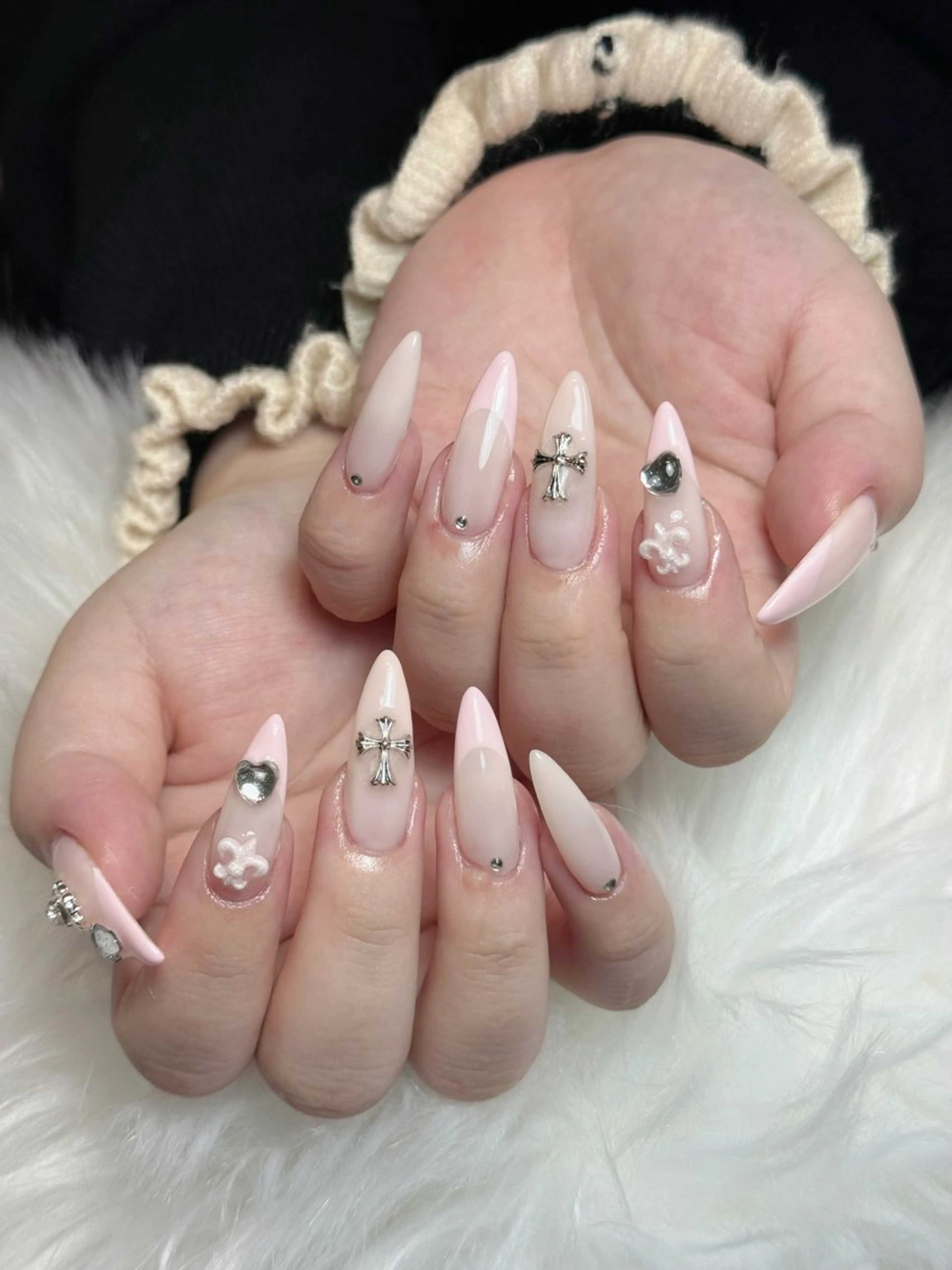 ネイル フレンチネイル ジェルネイル キラキラネイル 韓国ネイル マグネットネイル Julli NailStudioのネイルデザイン