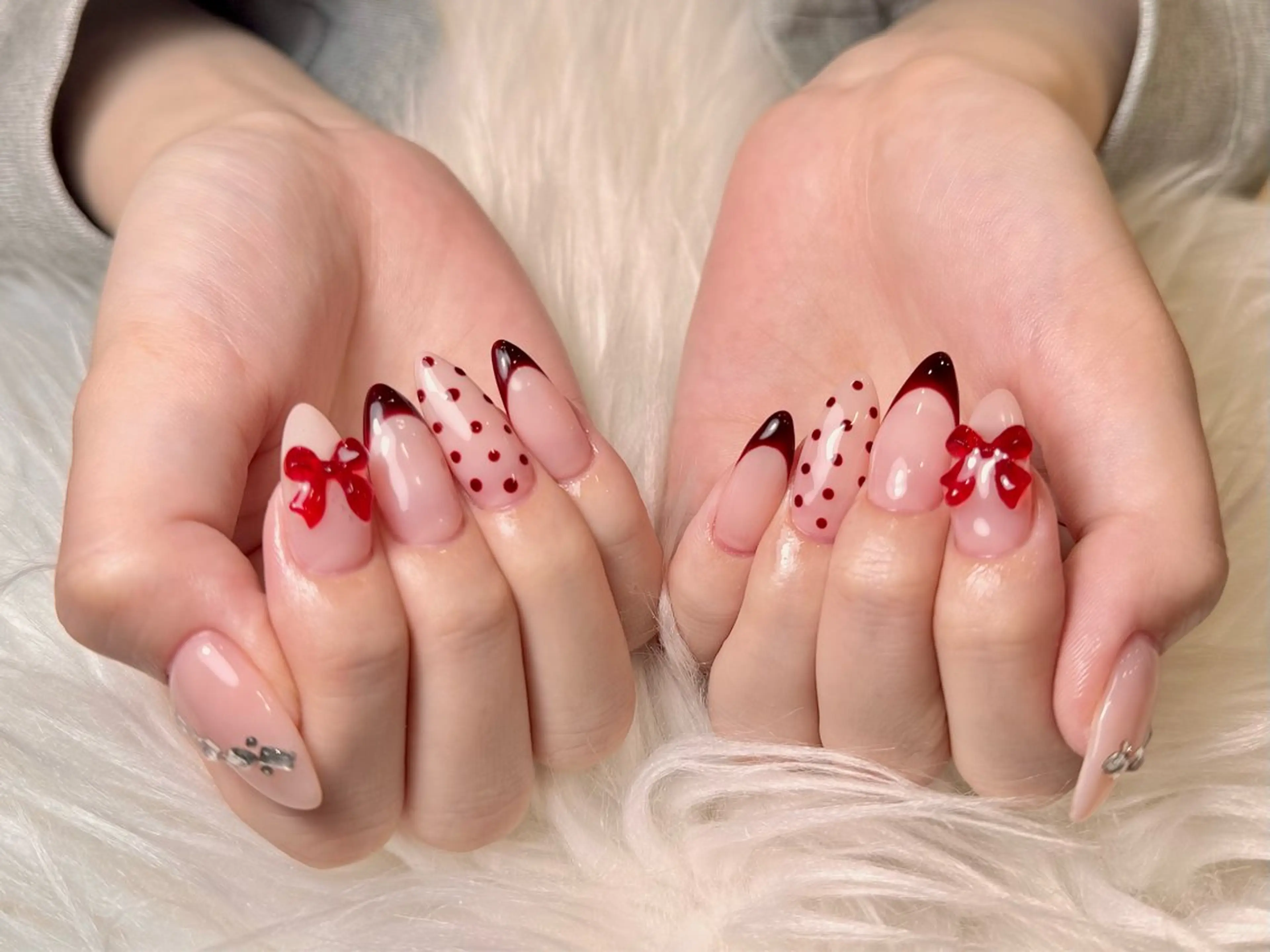 ネイル ドット フレンチネイル ガーリー 韓国ネイル 赤色 ハンドネイル チャ ミーのネイルデザイン