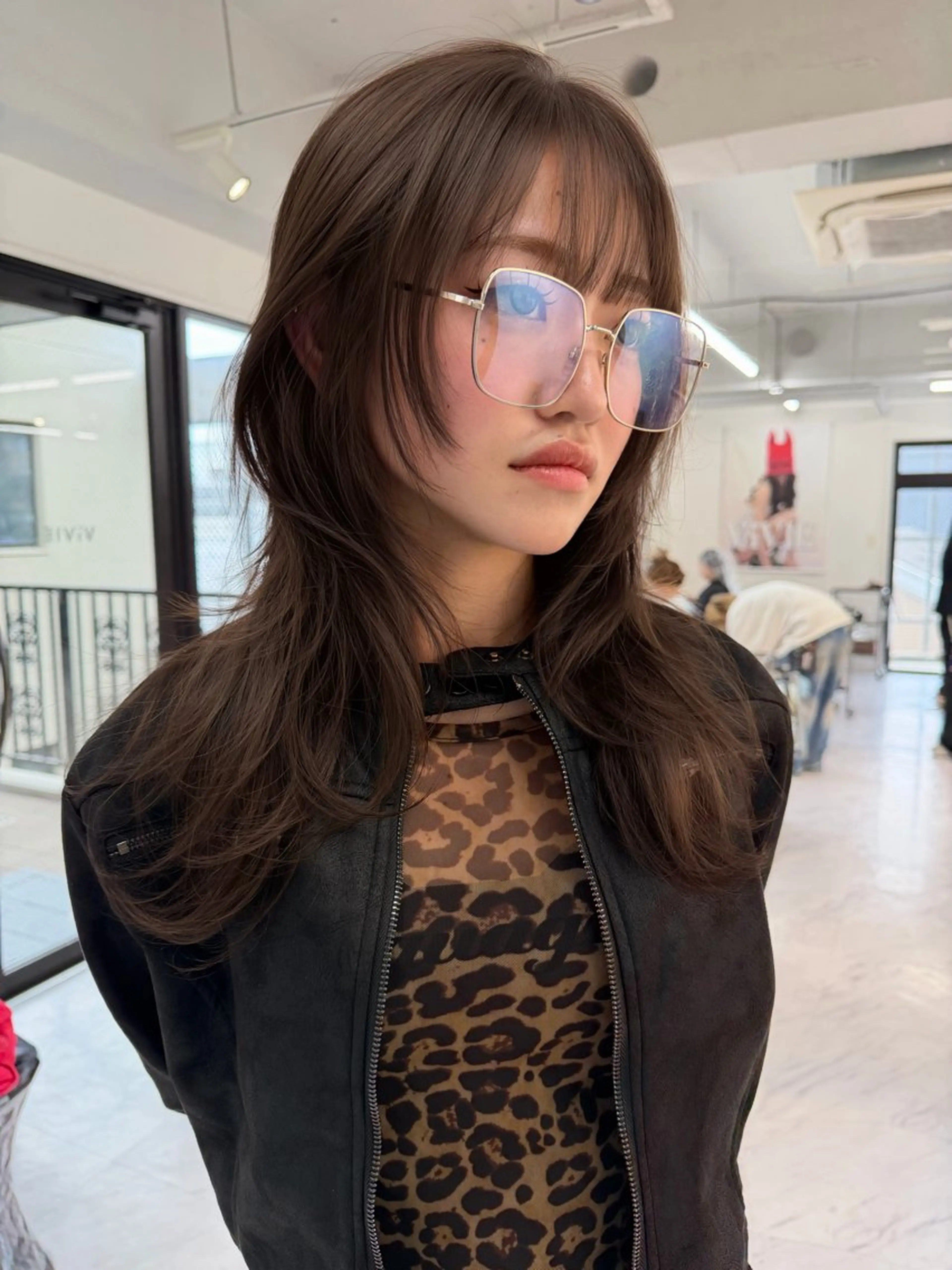 セミロング カラー ベージュカラー ブリーチ ケアブリーチ デザインカラー ダブルカラー カット ヘアカラー TATSUブリーチ/ ミルクティーベージュのヘアスタイル