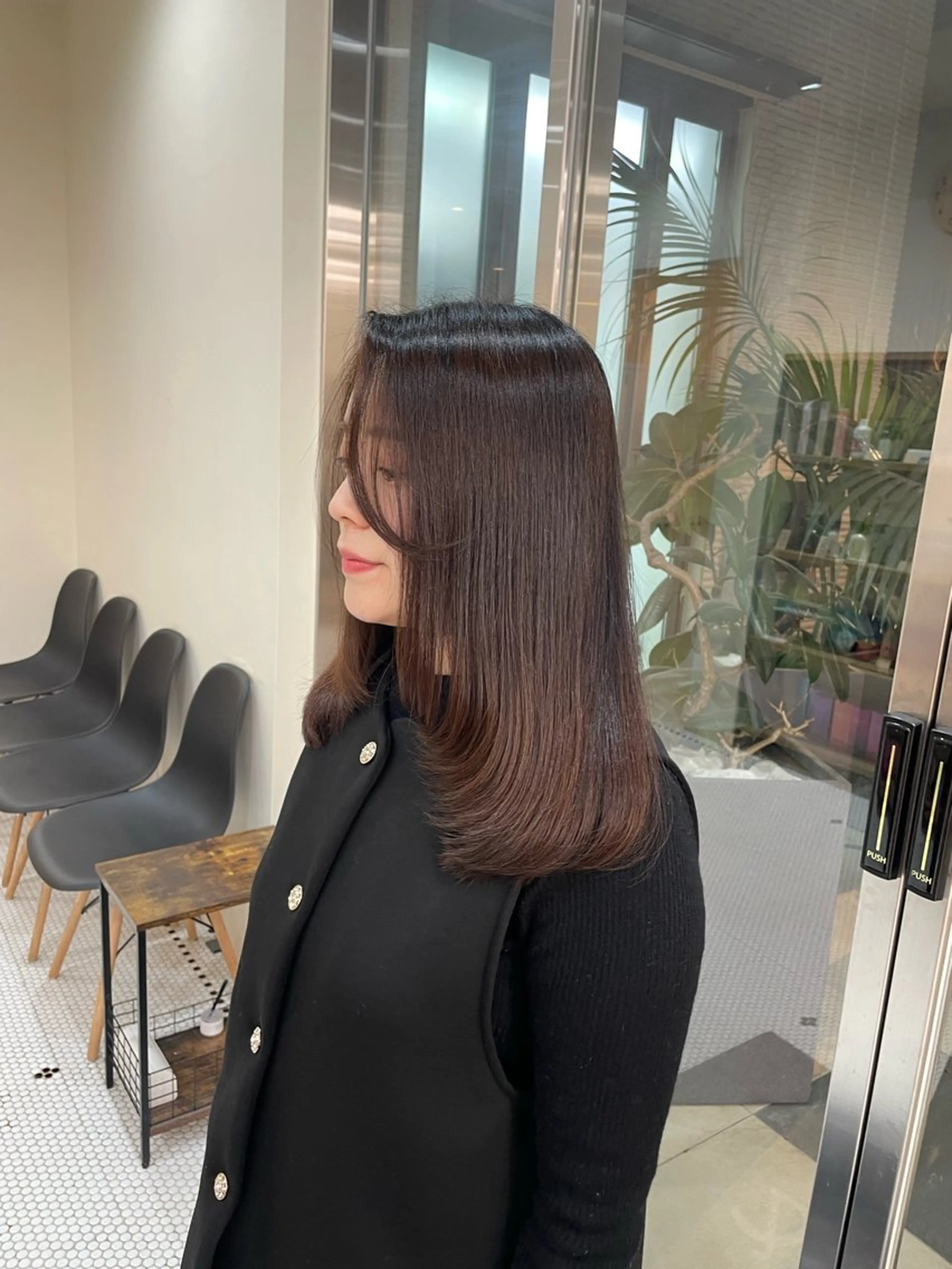 セミロング レイヤーカット 🌱 ブリーチ  はるかのヘアスタイル