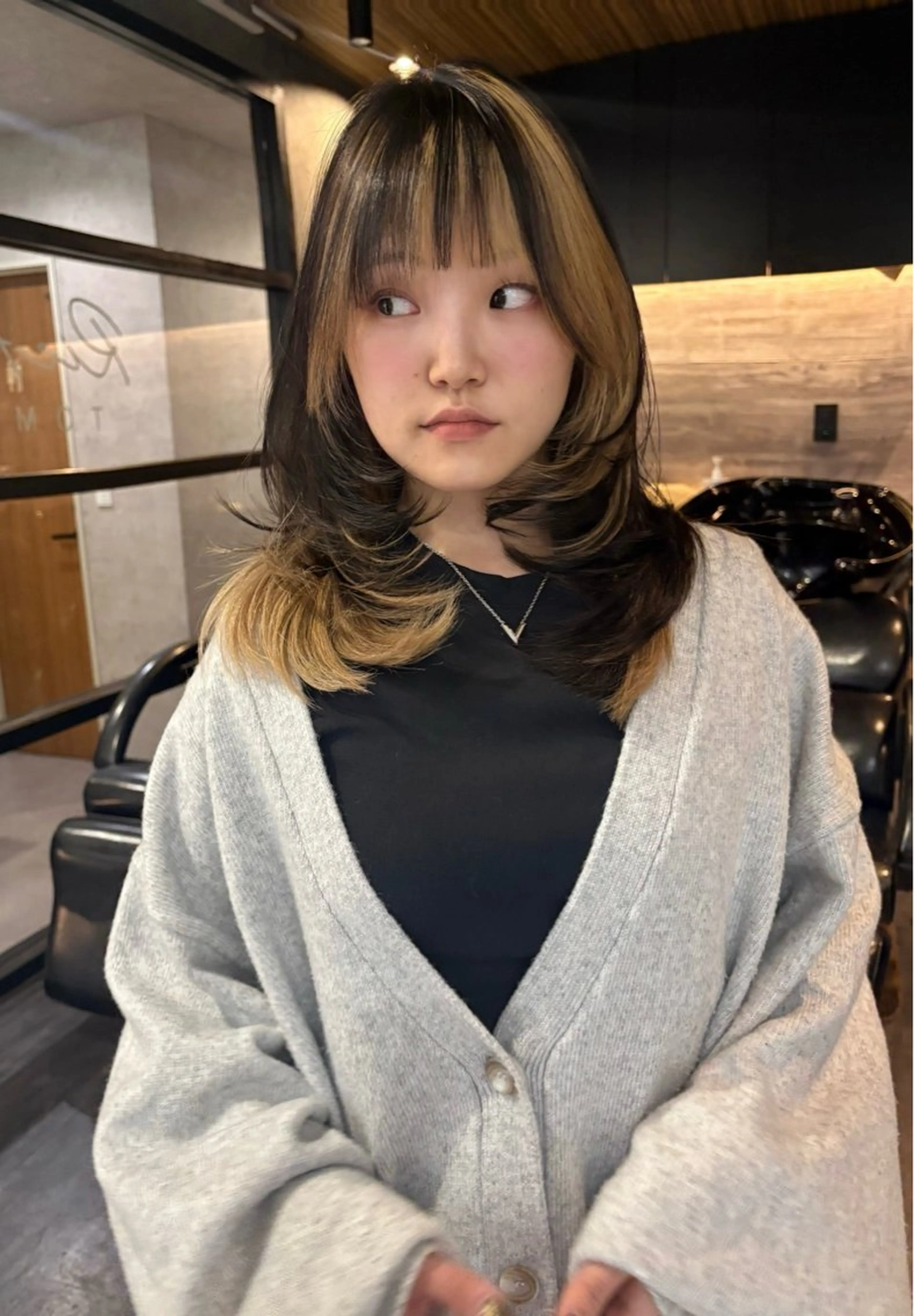 ミディアム カット ヘアカラー レイヤーカット/韓国 /艶髪/ダブルカラーのヘアスタイル