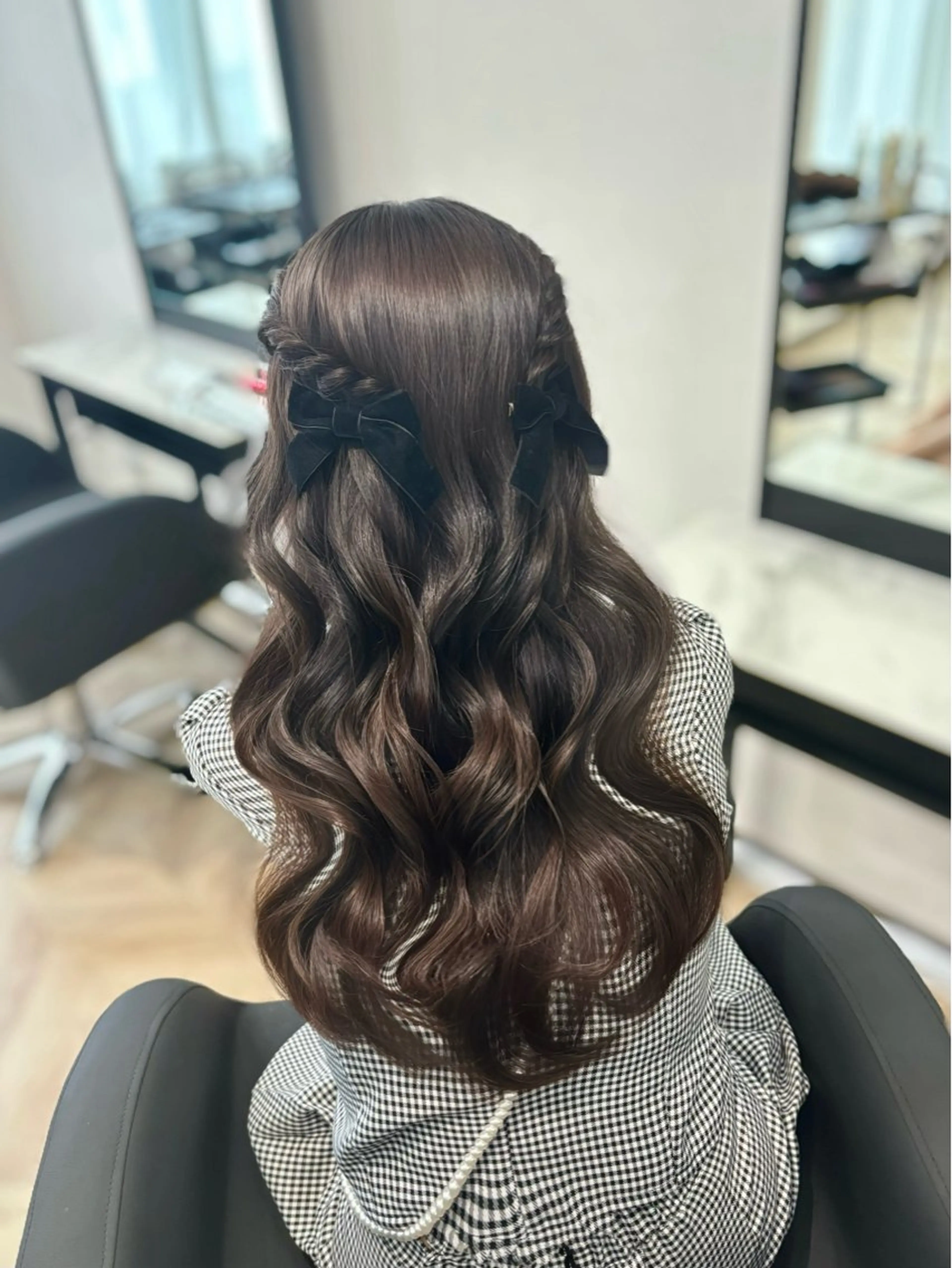 ロング ヘアアレンジ 𝒎𝒐𝒆🩰 名駅/ヘアメ/暖色♡のヘアスタイル