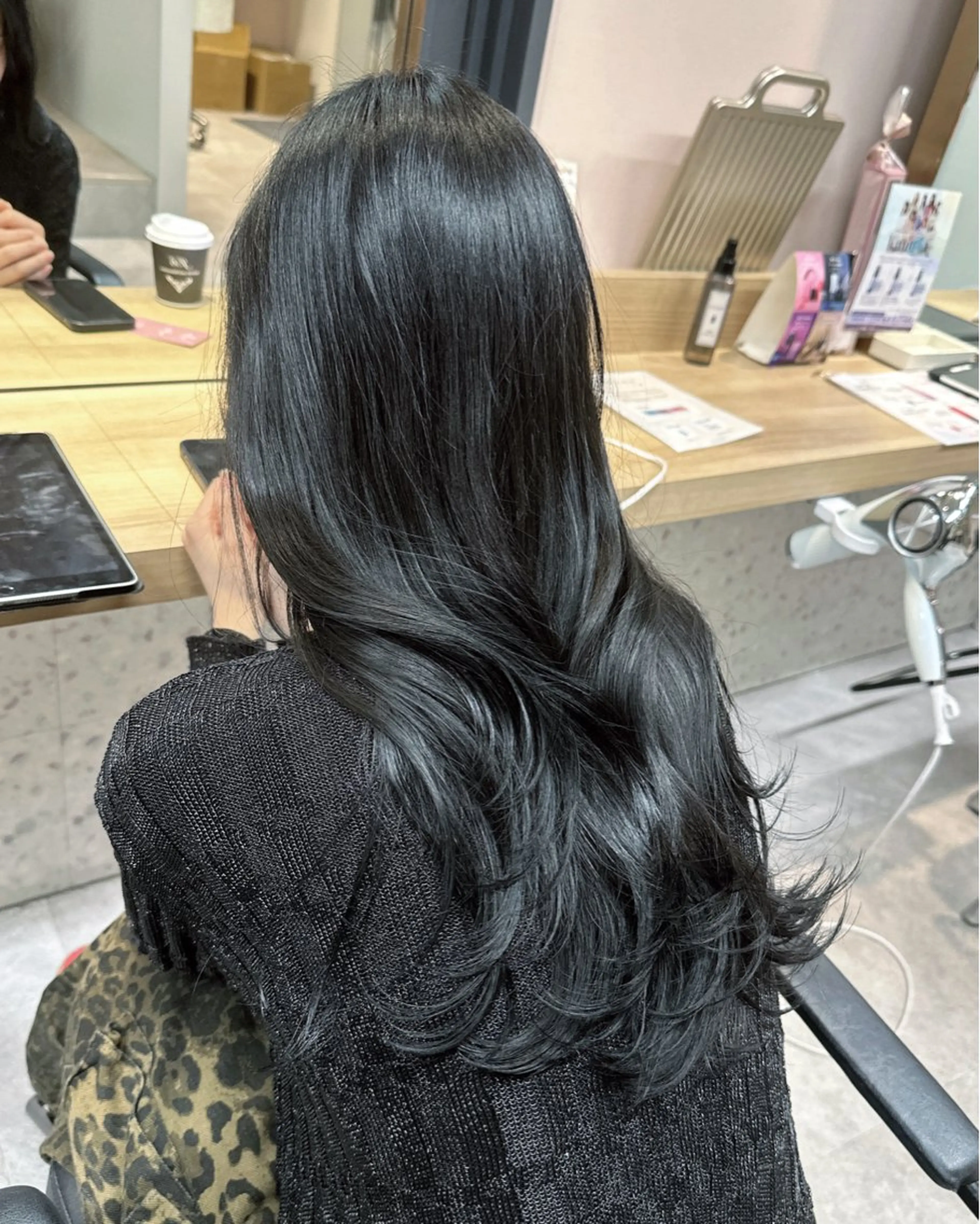 ロング カラー アッシュ 黒髪 ブルーカラー ブルーブラック ダークグレー 透明感カラー🩵 レイヤーカット/韓国のヘアスタイル